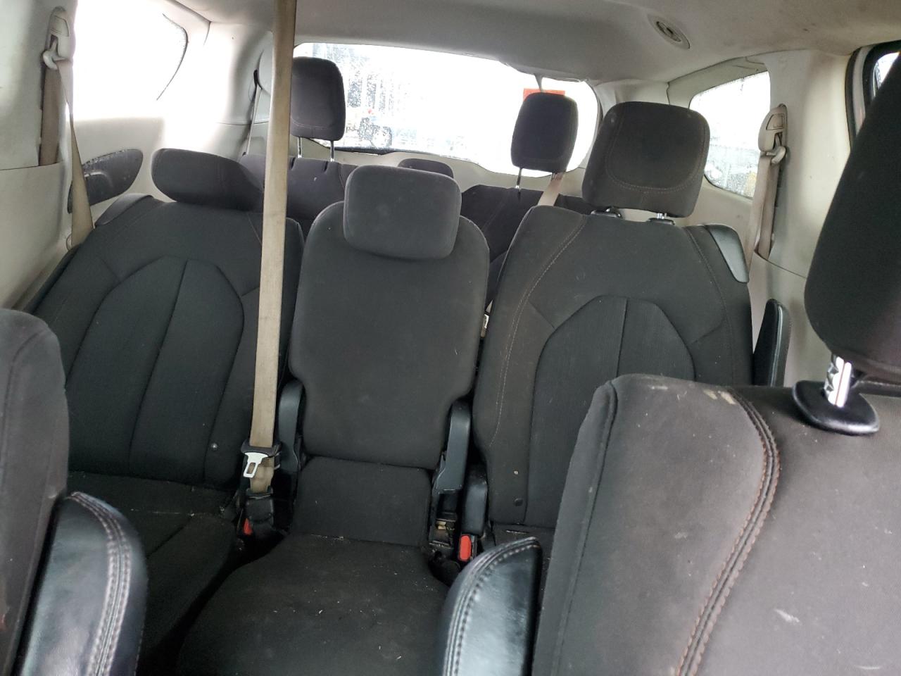 2017 Chrysler Pacifica - Image 10