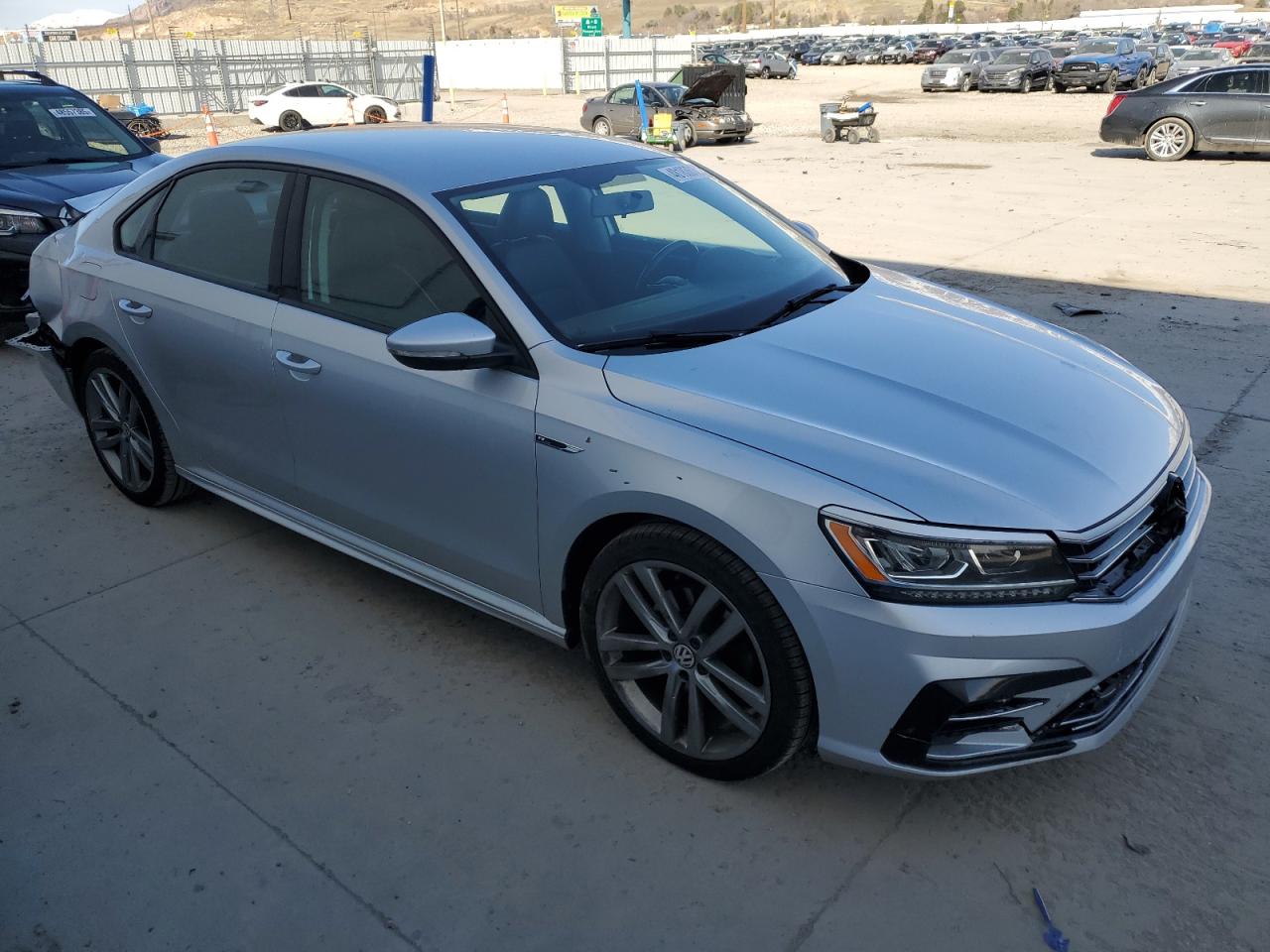 2018 Volkswagen Passat - Image 4