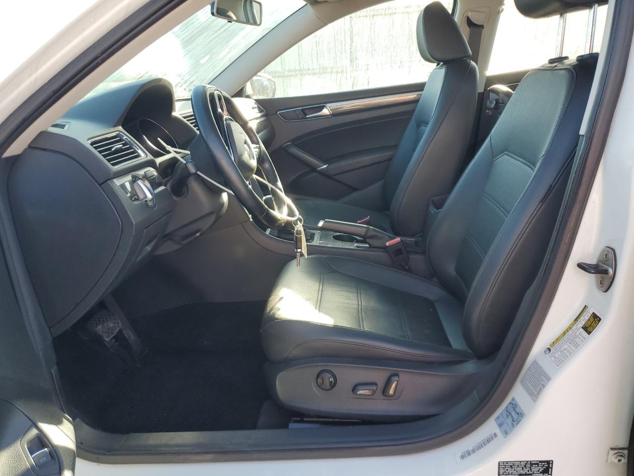 2017 Volkswagen Passat - Image 7