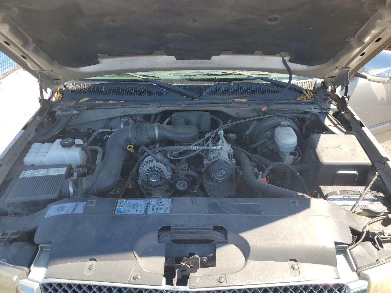 2005 Chevrolet Silverado - Image 11