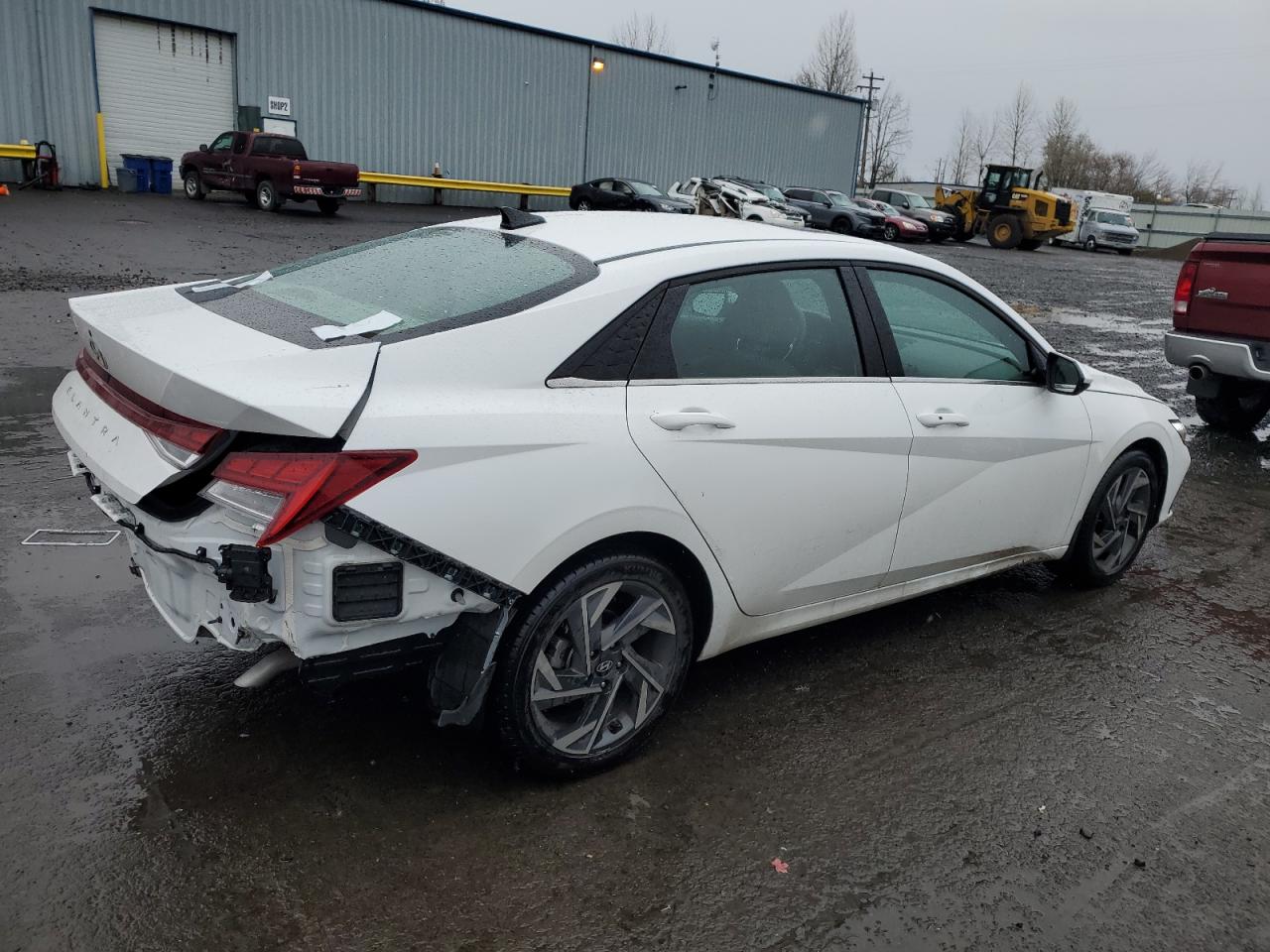 2024 Hyundai Elantra - Image 3