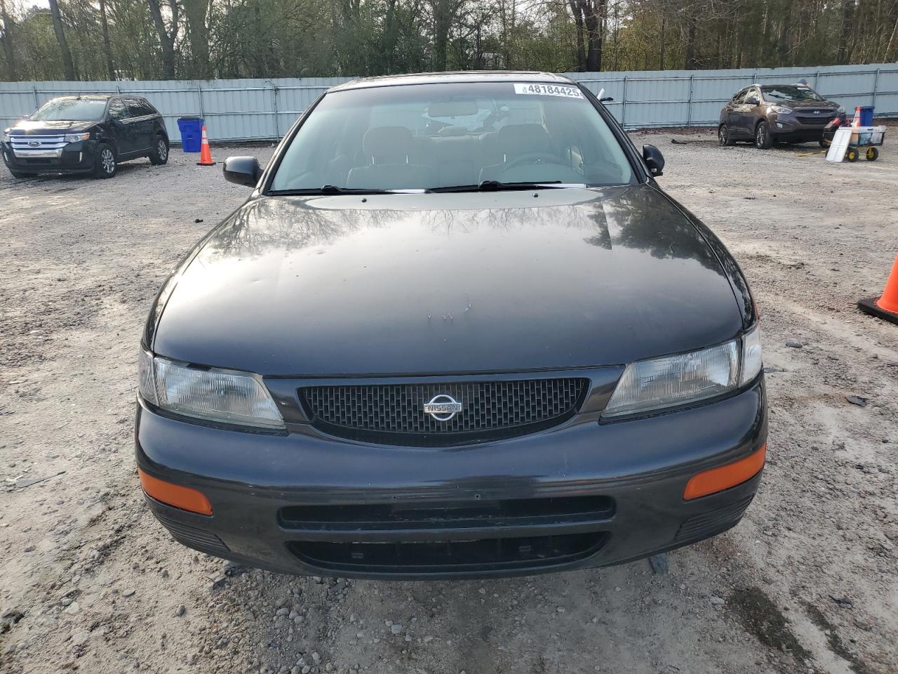 1995 Nissan Maxima - Image 5