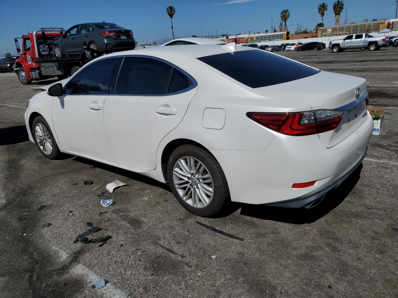2016 Lexus ES - Image 2
