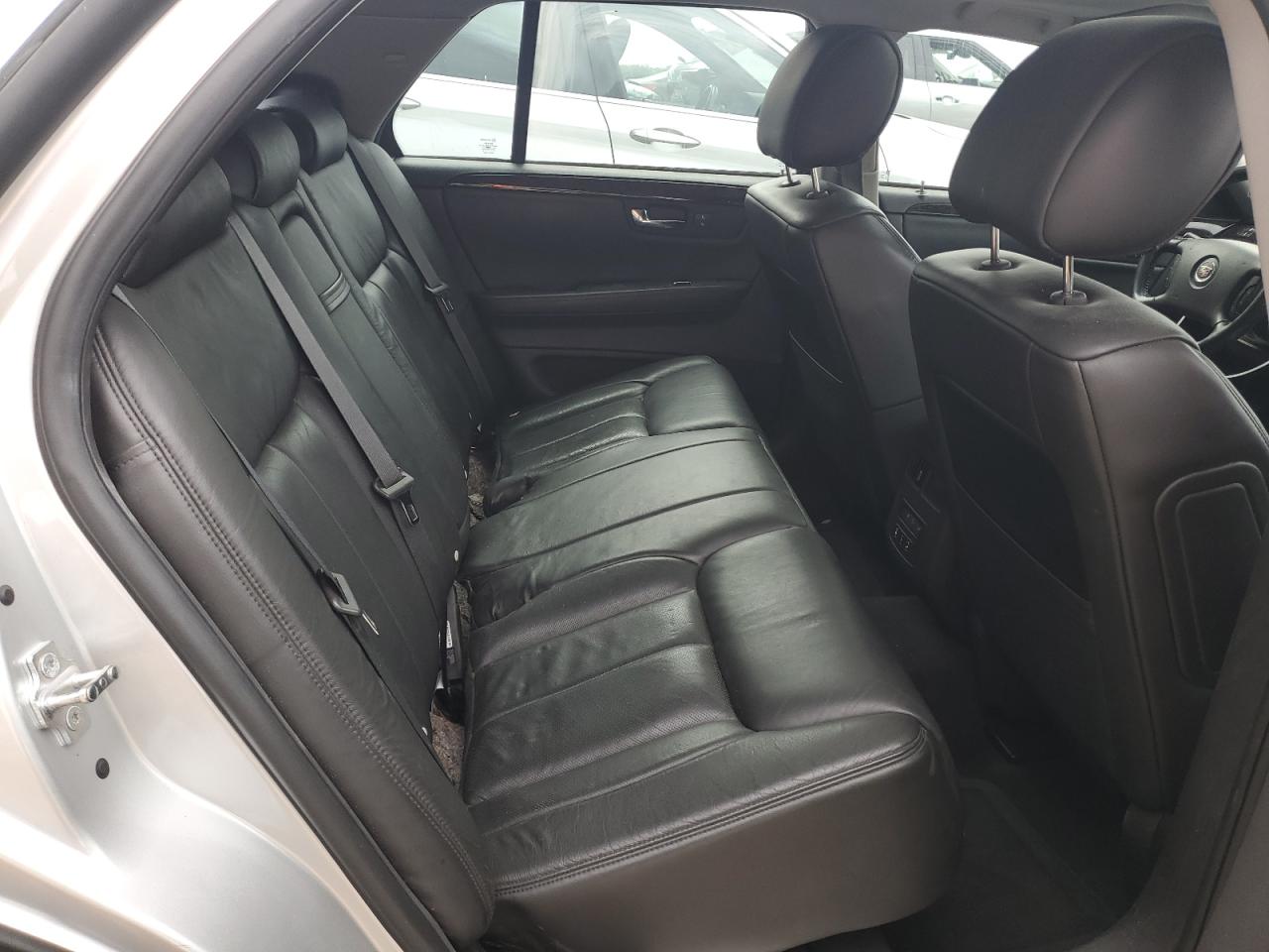 2009 Cadillac DTS - Image 10