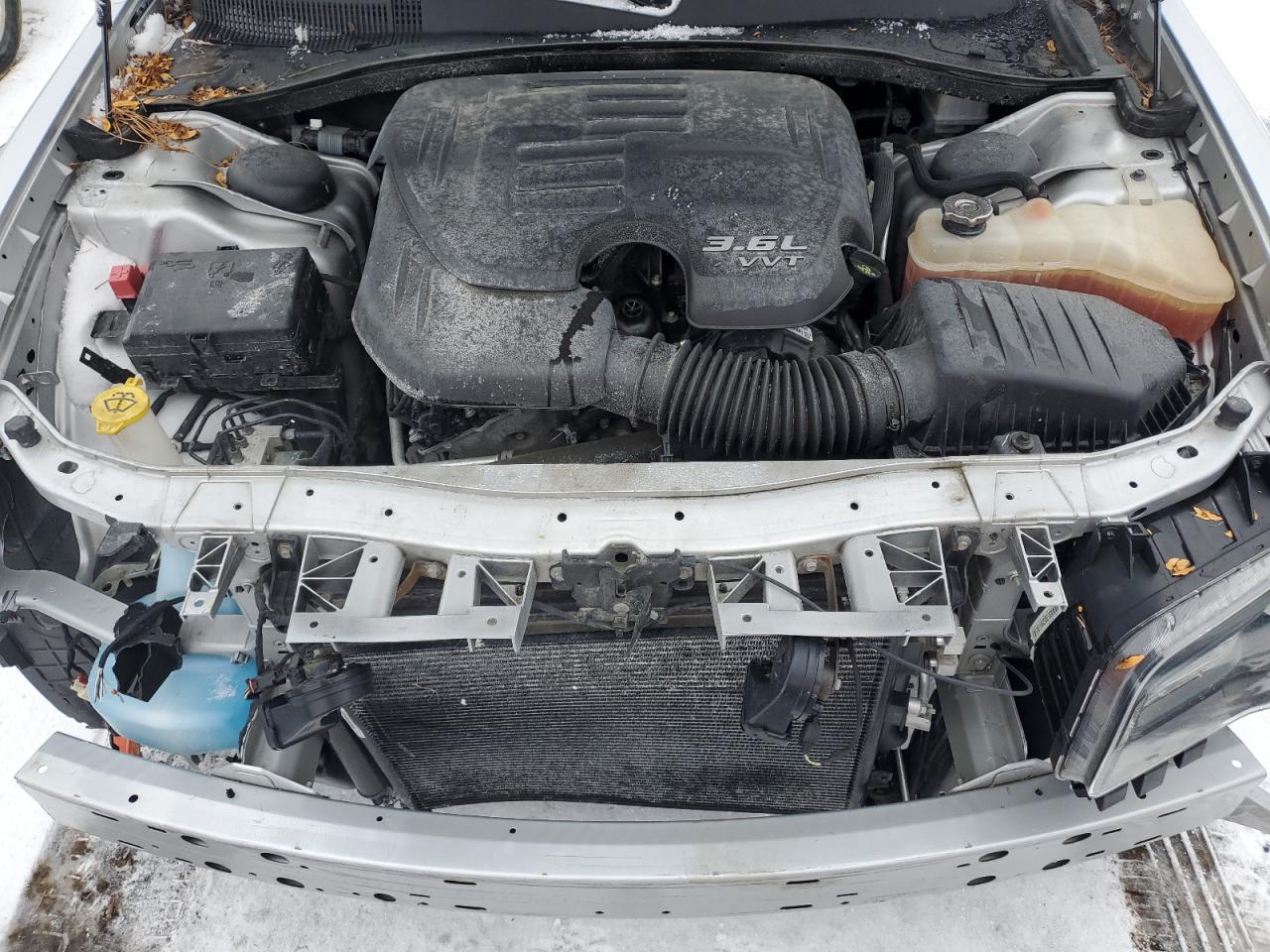2020 Chrysler 300 - Image 11