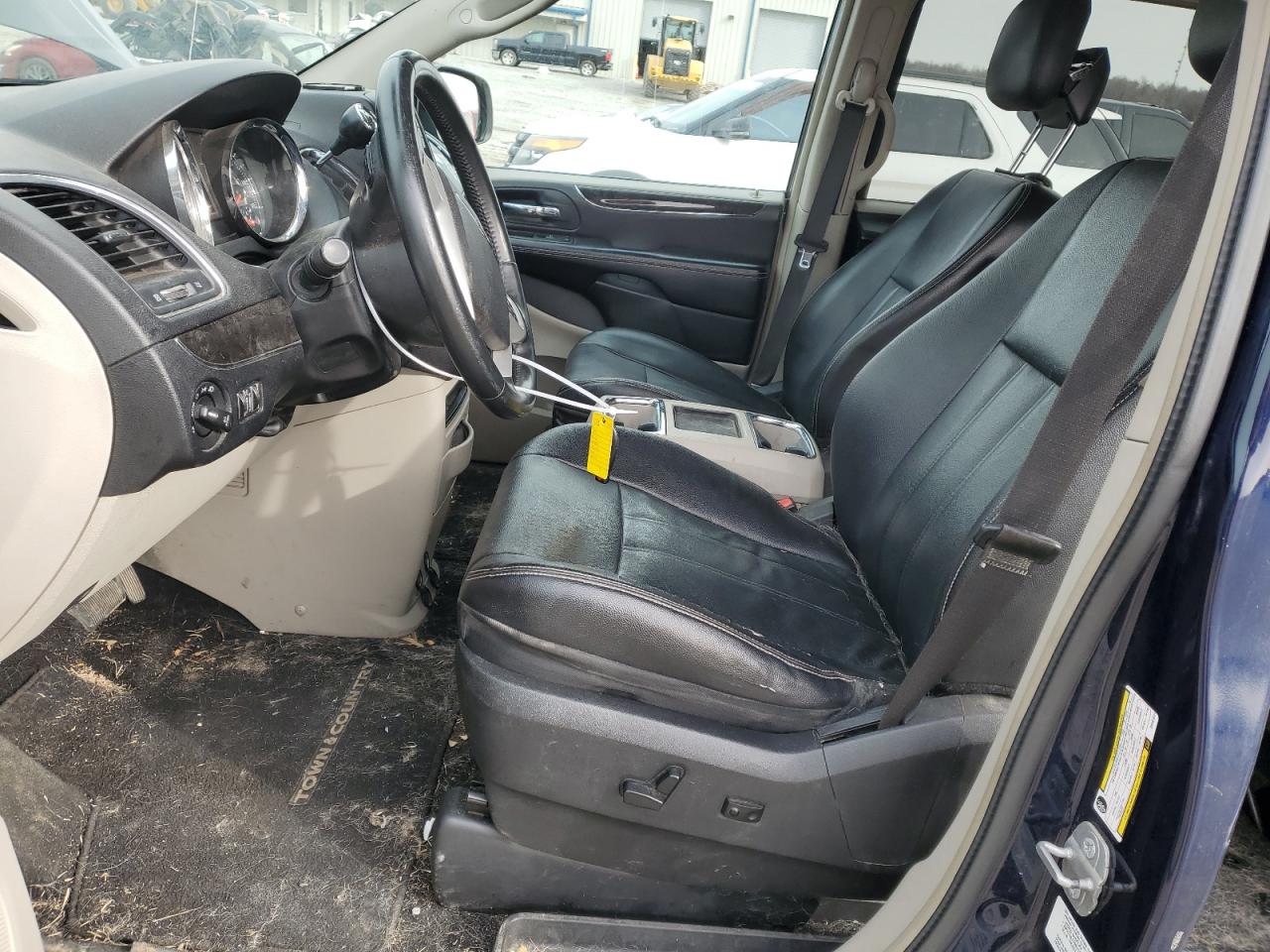 2014 Chrysler Town & Country - Image 7