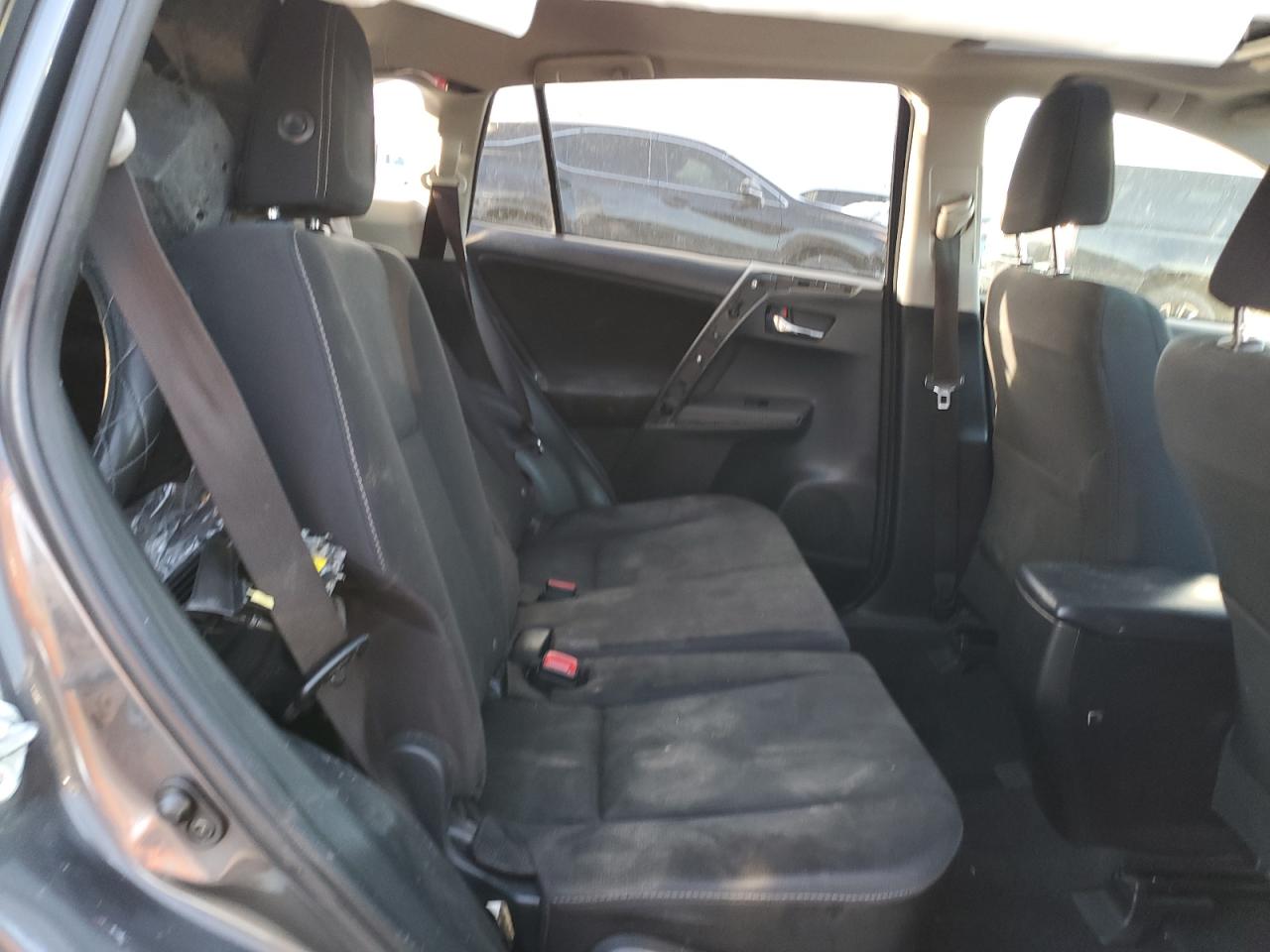 2015 Toyota RAV 4 - Image 11