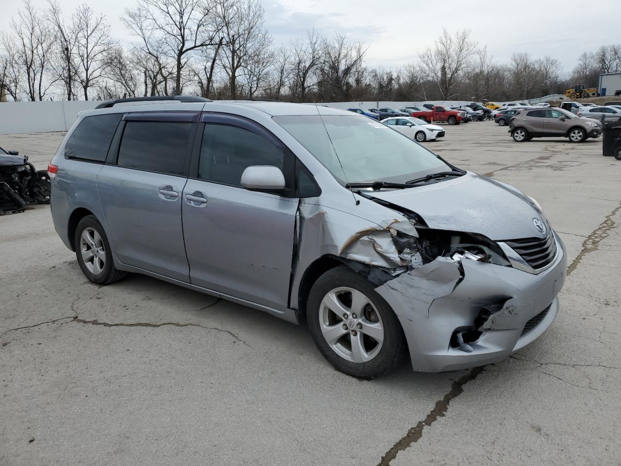 2011 Toyota Sienna - Image 4