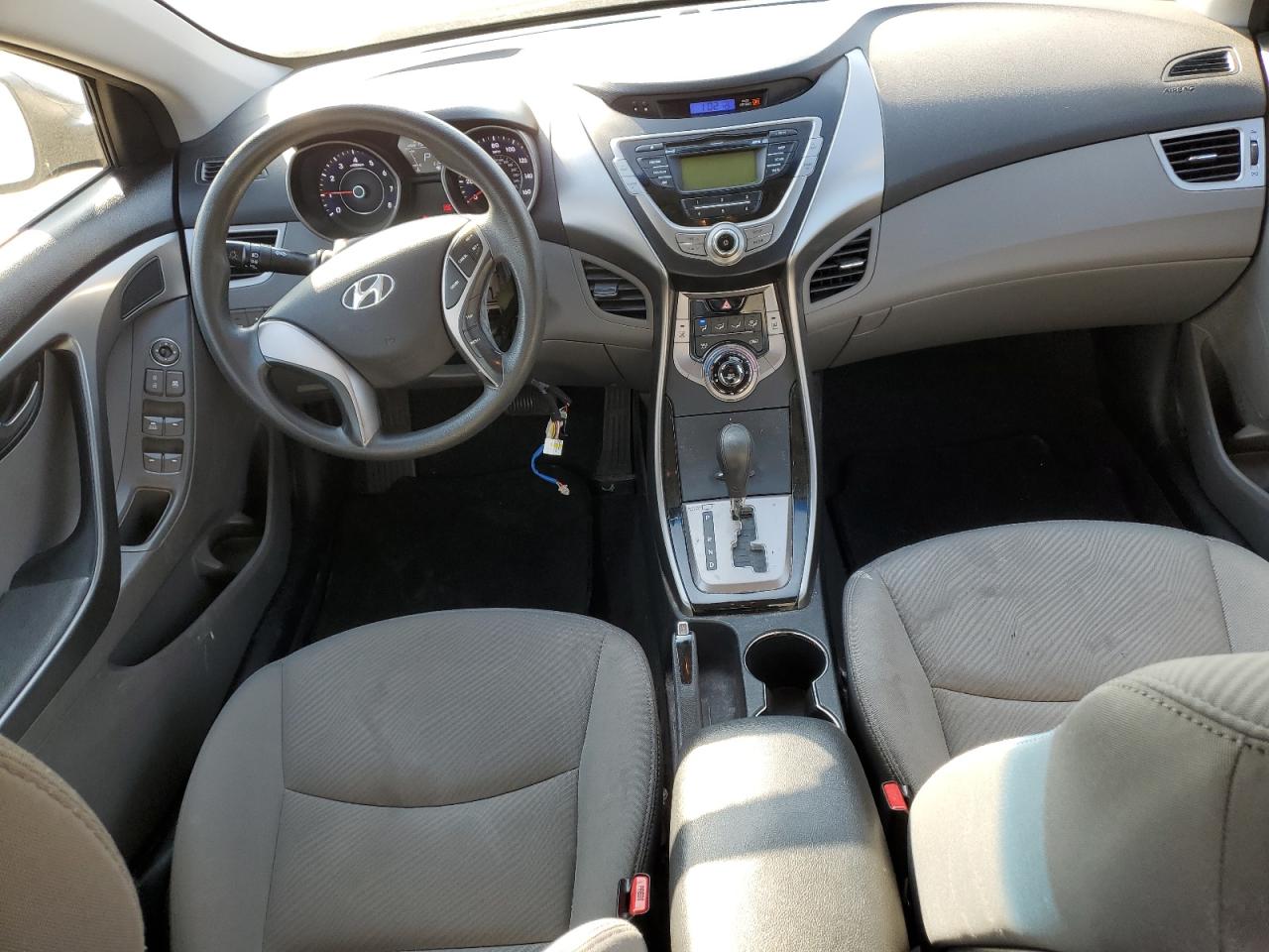 2013 Hyundai Elantra - Image 8