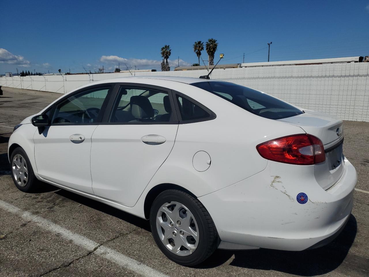 2011 Ford Fiesta - Image 2