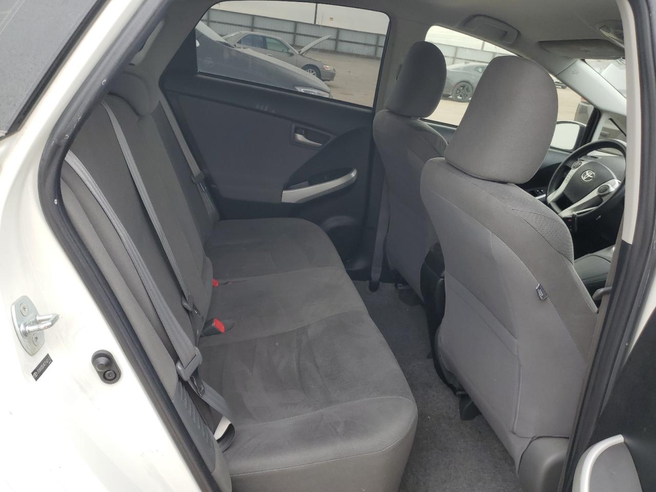 2012 Toyota Prius - Image 10