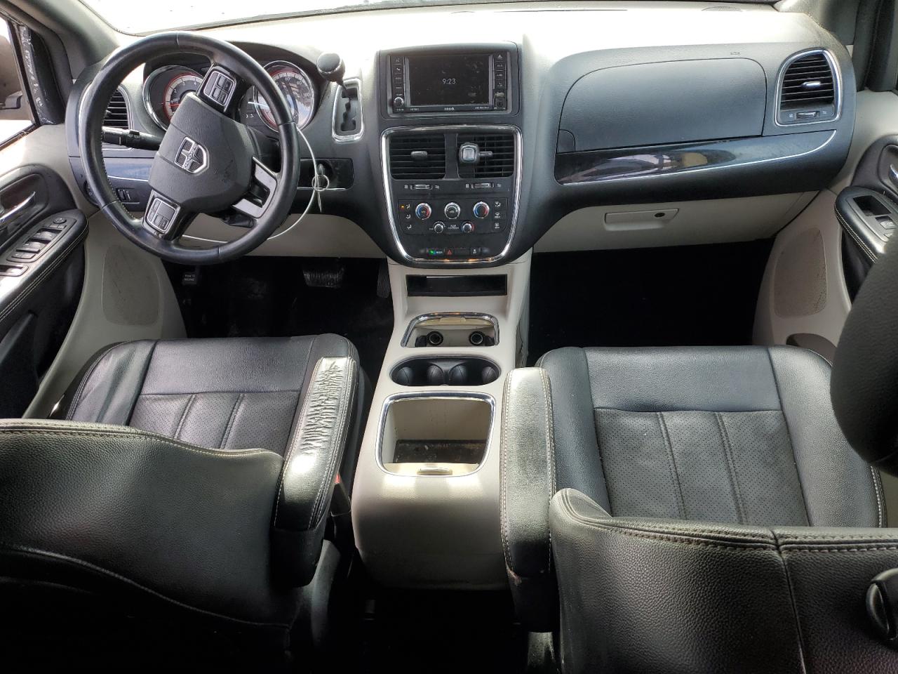 2019 Dodge Caravan - Image 8