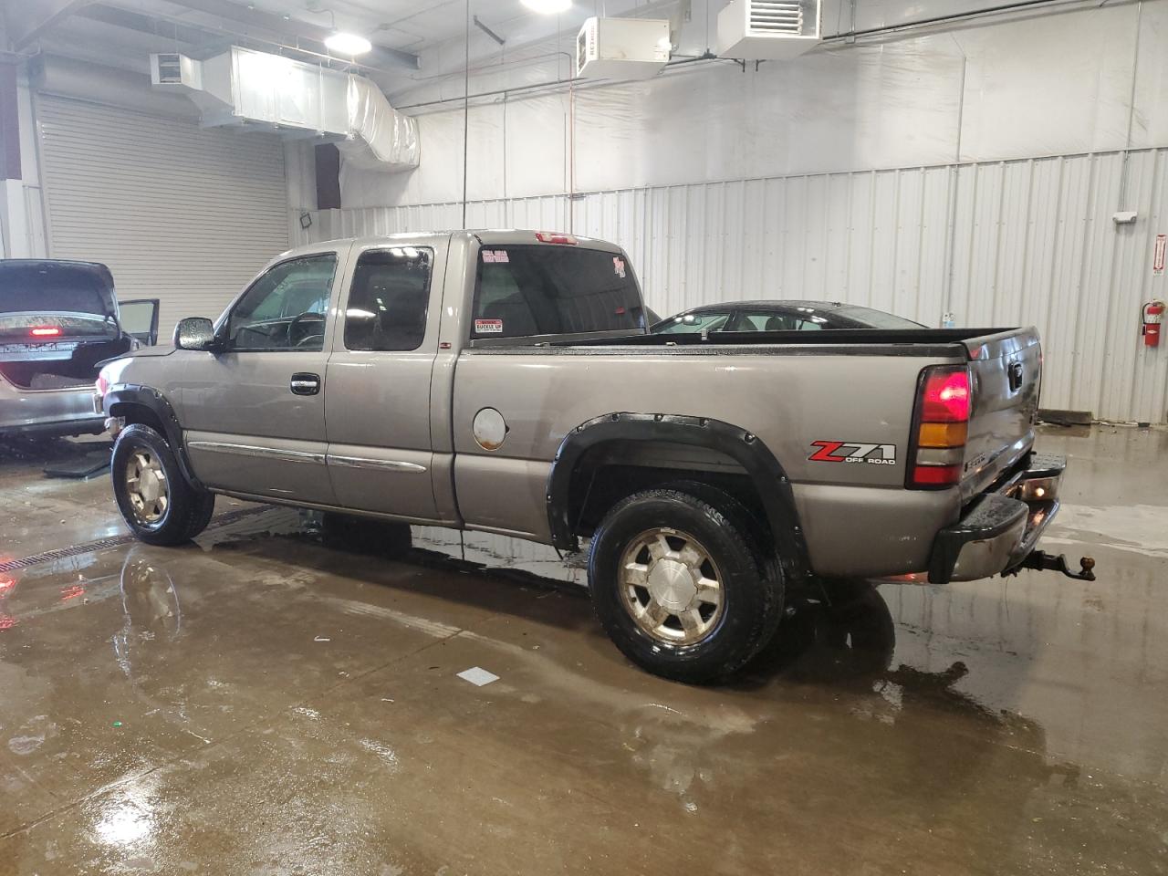 2007 GMC Sierra - Image 2