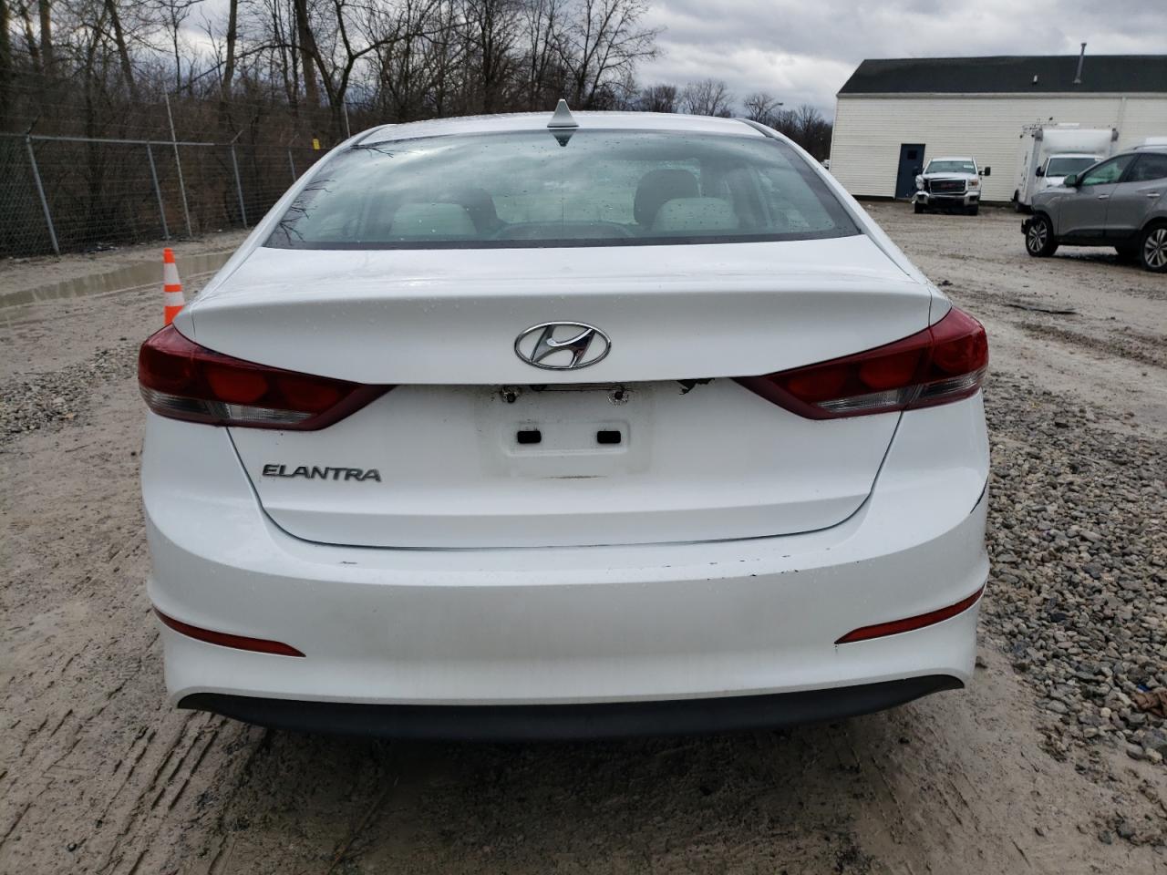 2017 Hyundai Elantra - Image 6