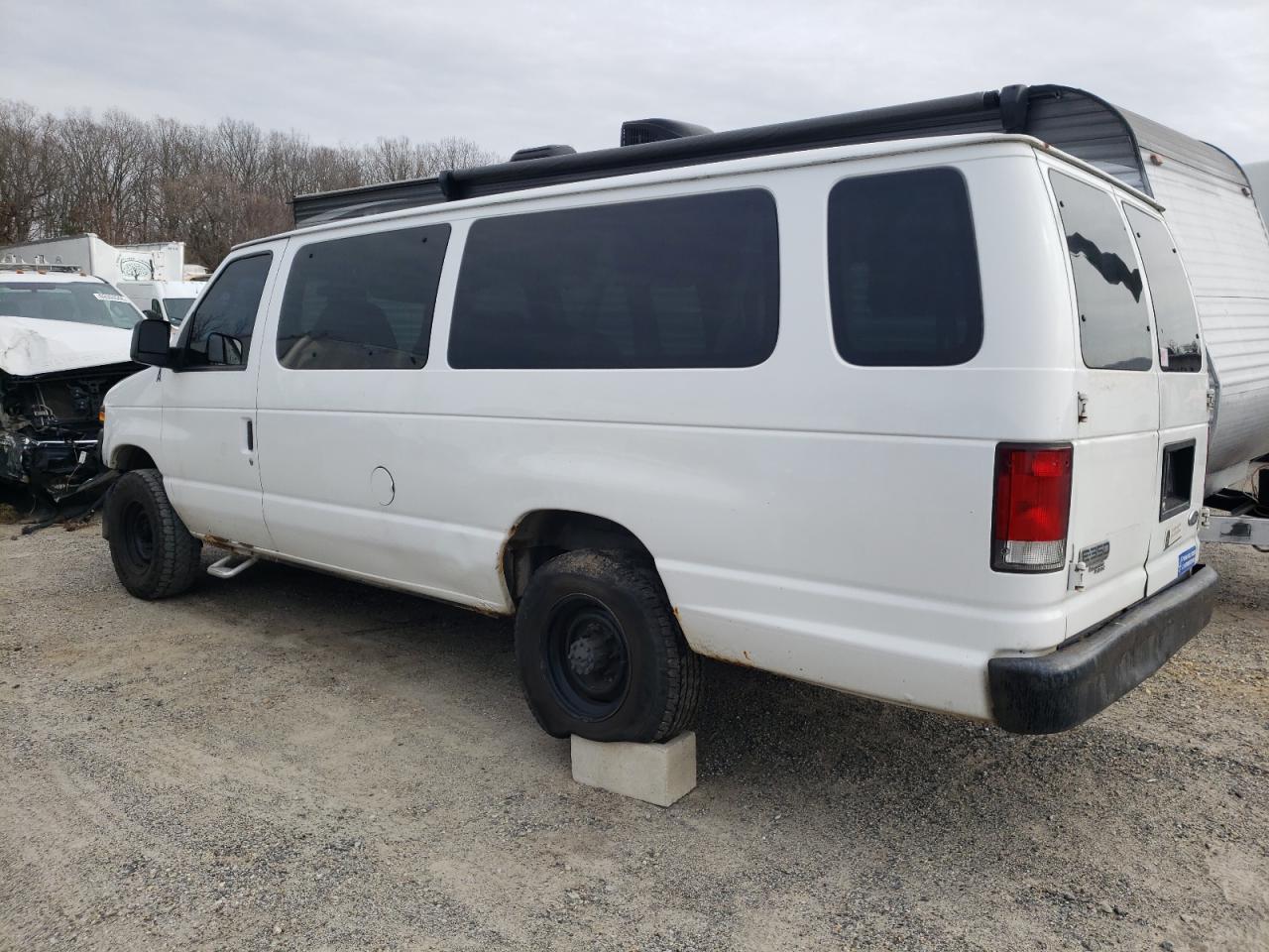2008 Ford Econoline - Image 2