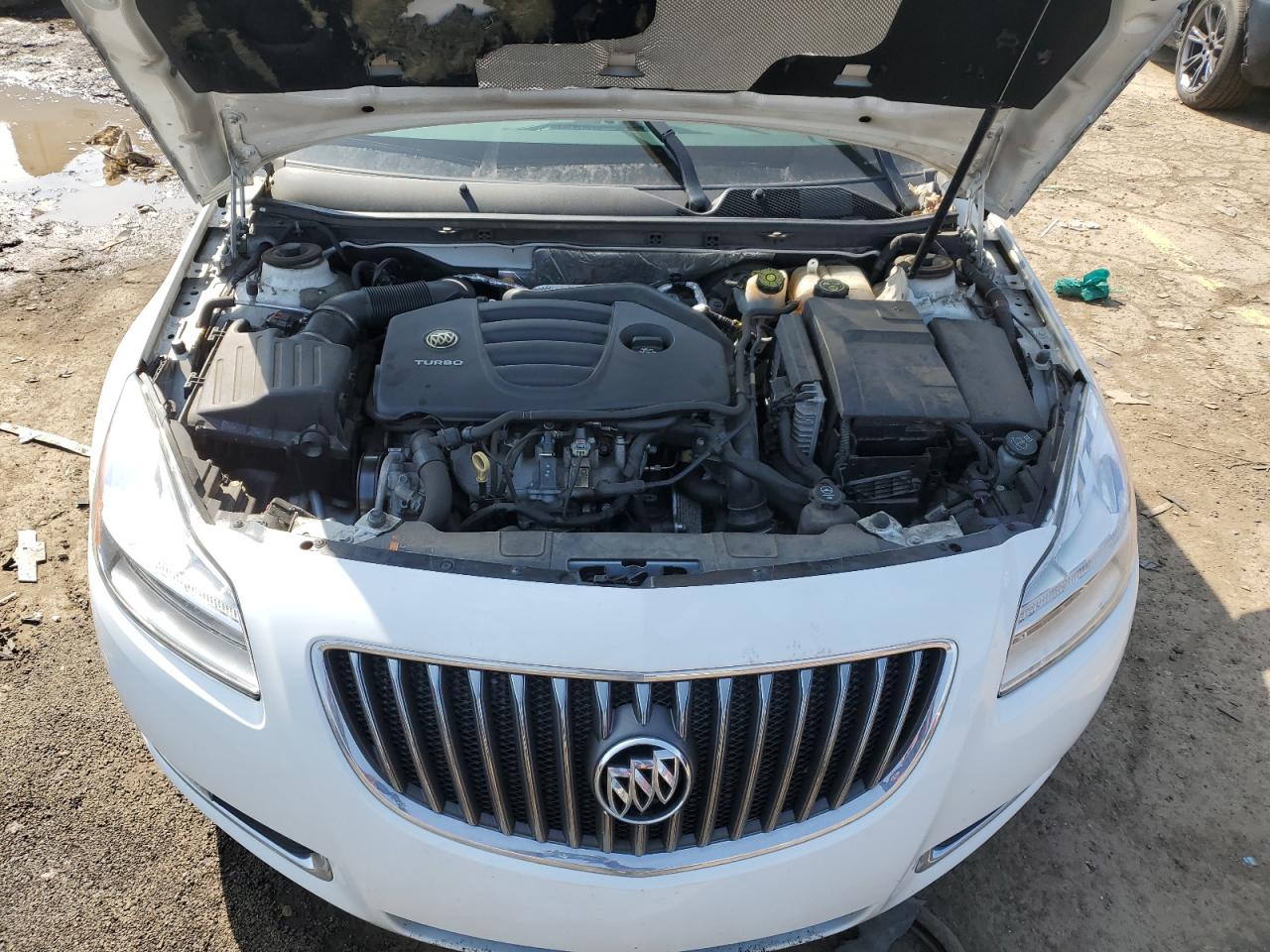 2013 Buick Regal - Image 11