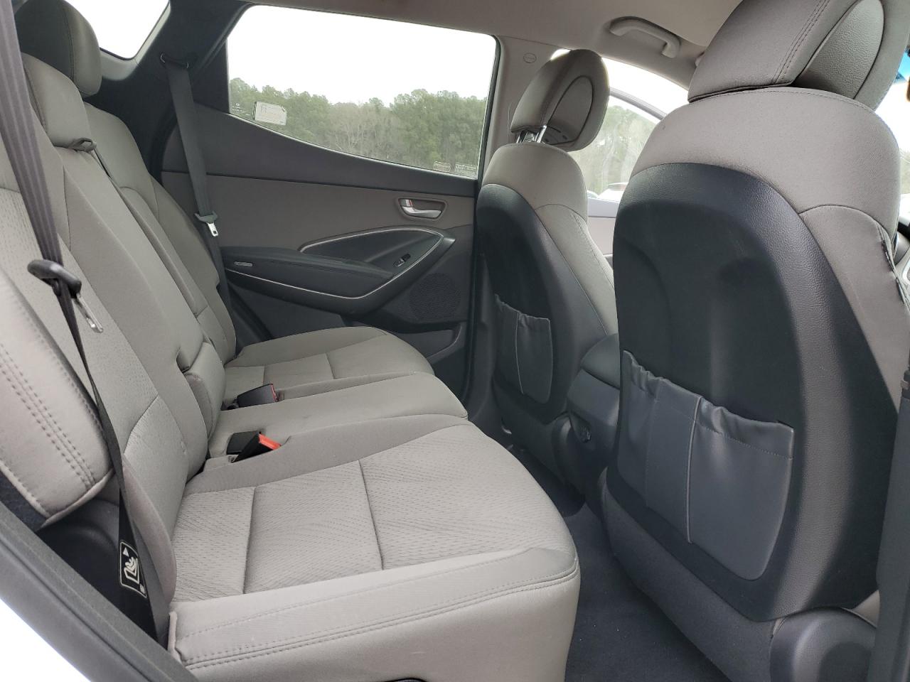 2017 Hyundai Santa Fe - Image 11