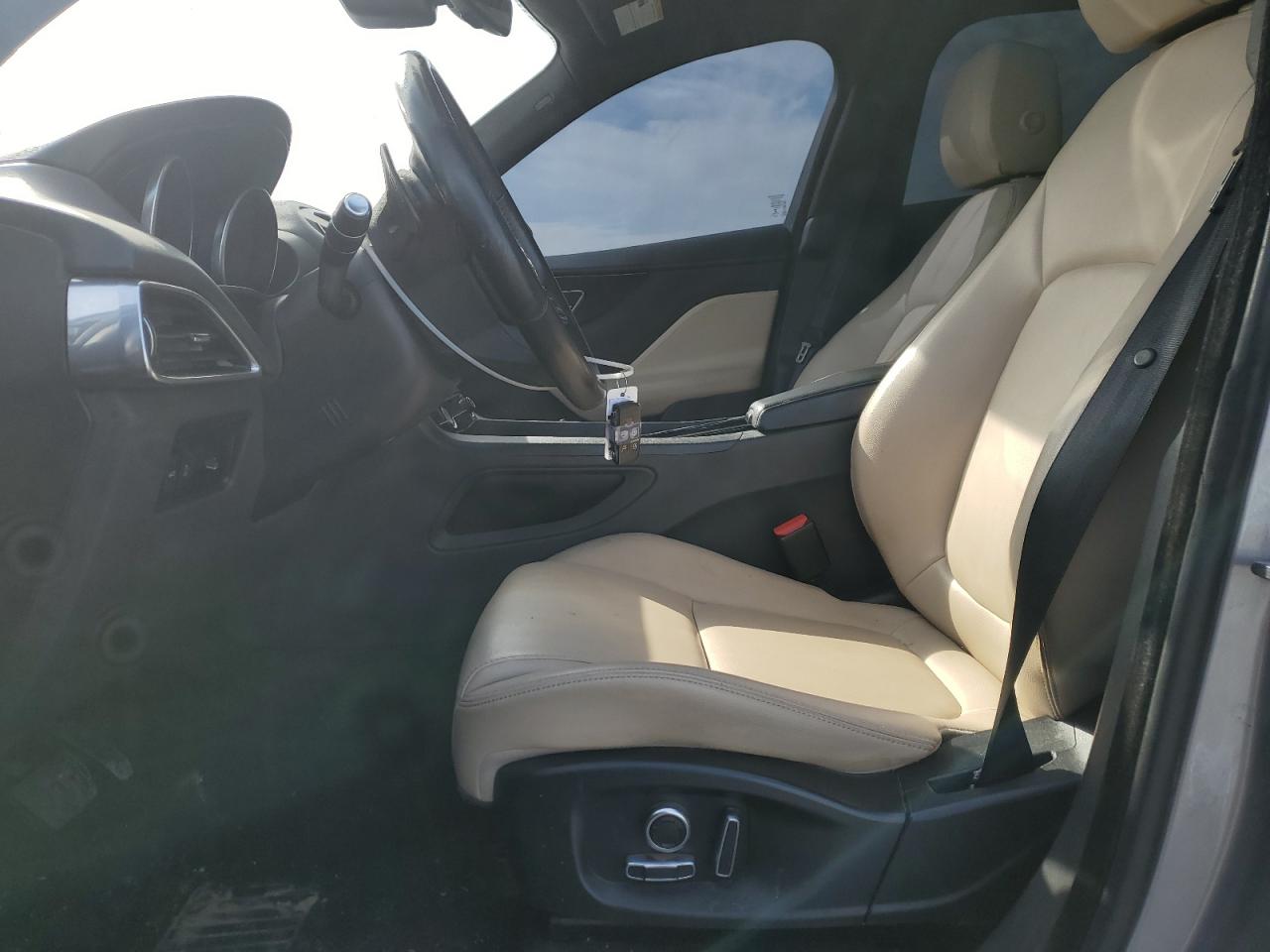 2020 Jaguar F-Pace - Image 7