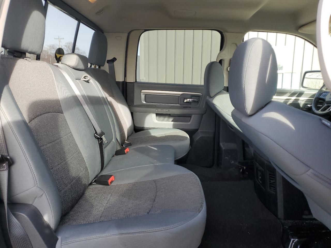 2016 RAM 1500 - Image 10