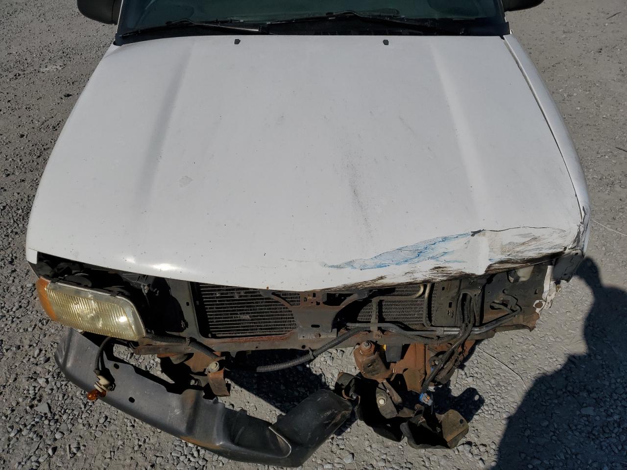 2000 Chevrolet S-10 Pickup - Image 12