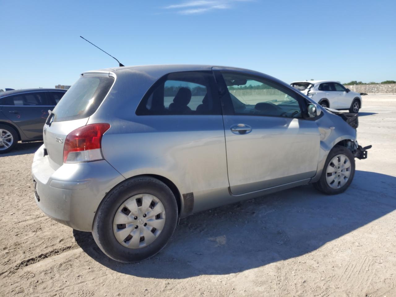 2010 Toyota Yaris - Image 3