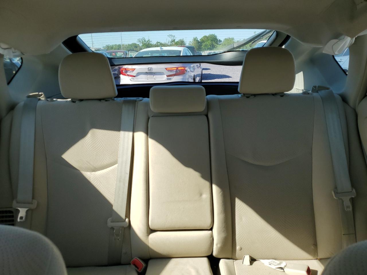 2015 Toyota Prius - Image 10