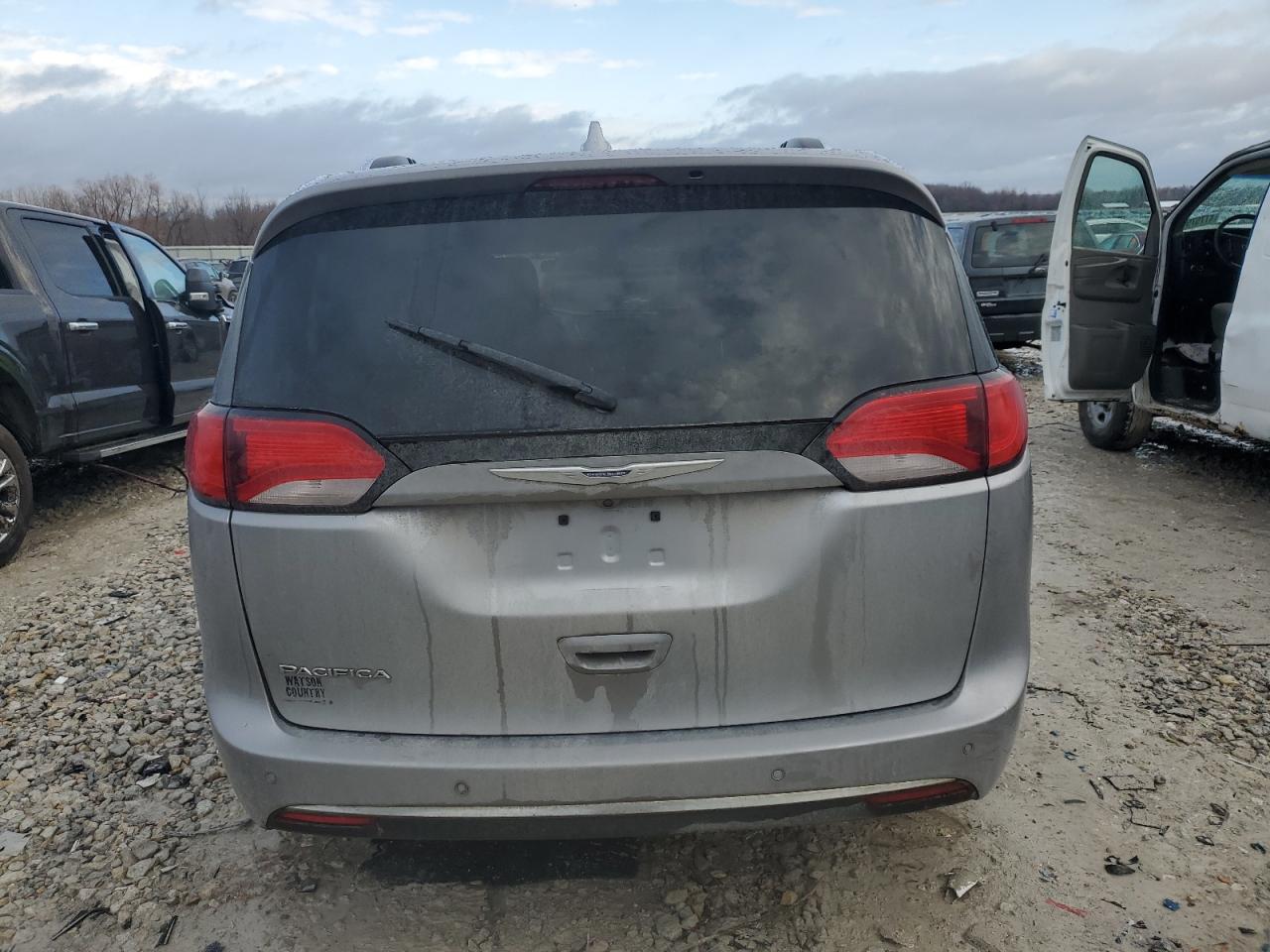 2018 Chrysler Pacifica - Image 6