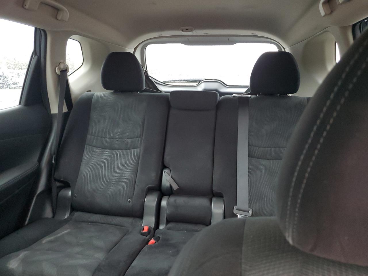 2015 Nissan Rogue - Image 10