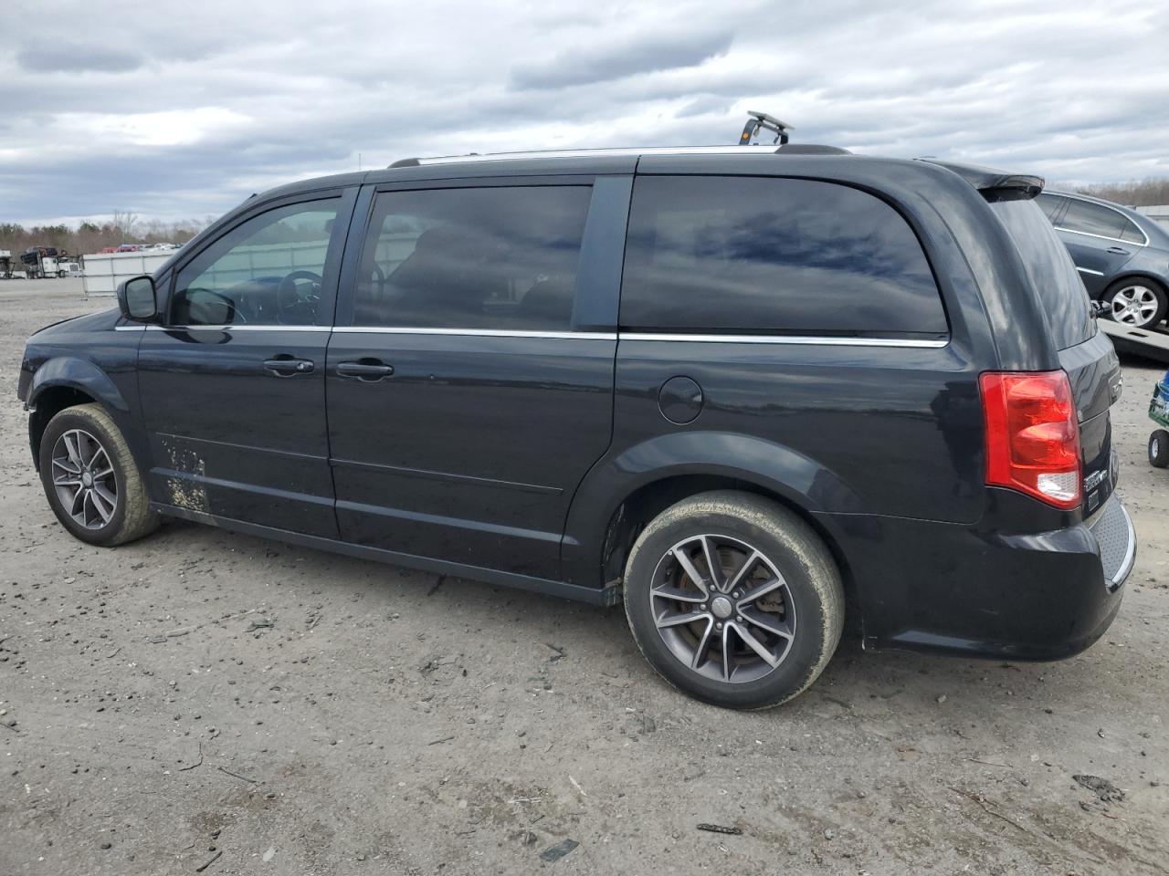 2017 Dodge Caravan - Image 2