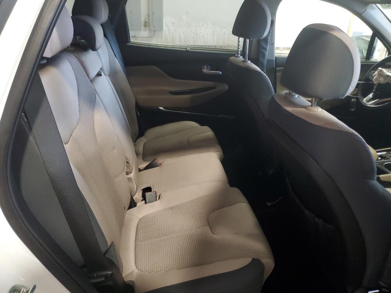 2020 Hyundai Santa Fe - Image 11