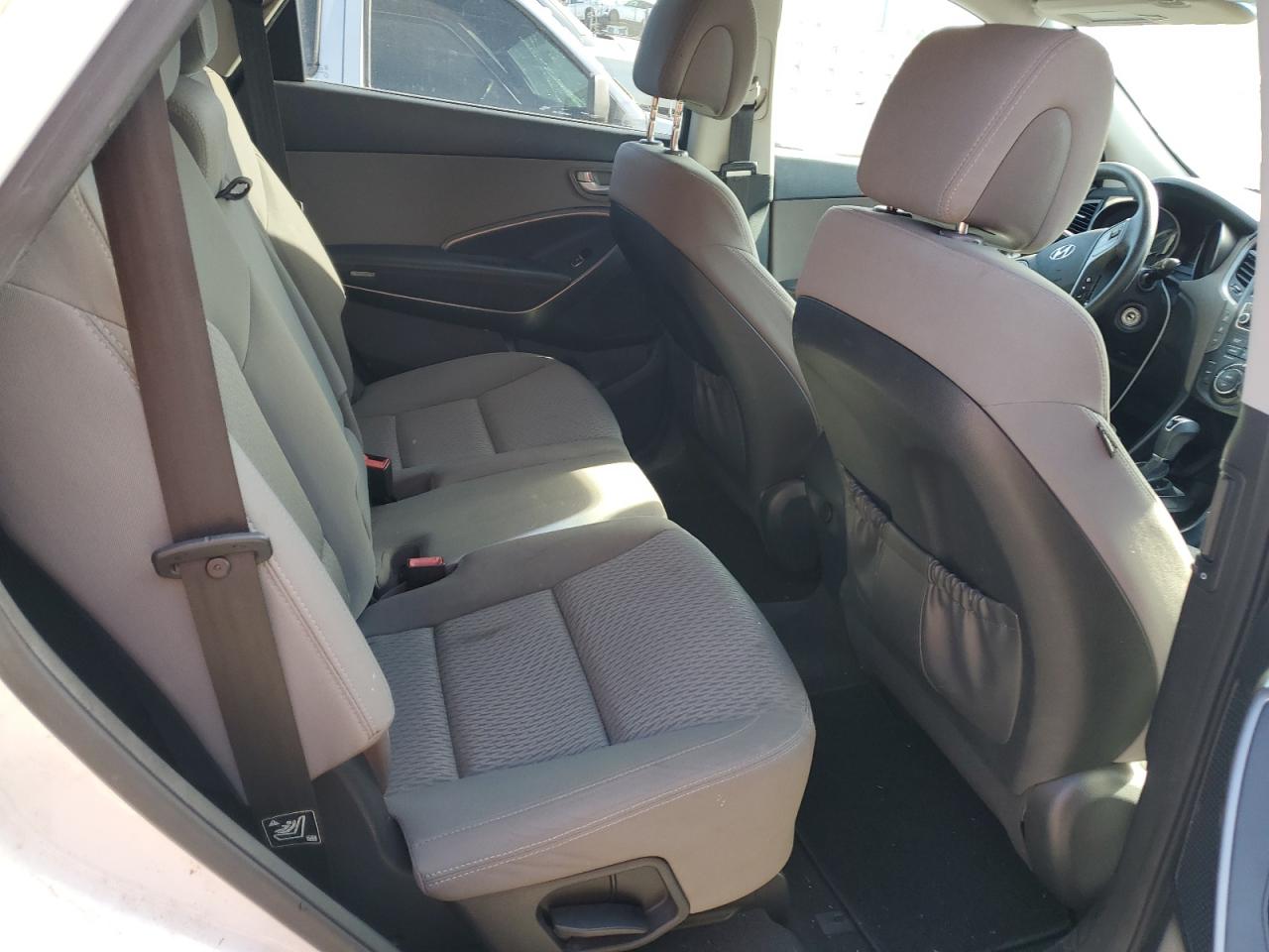 2017 Hyundai Santa Fe - Image 11