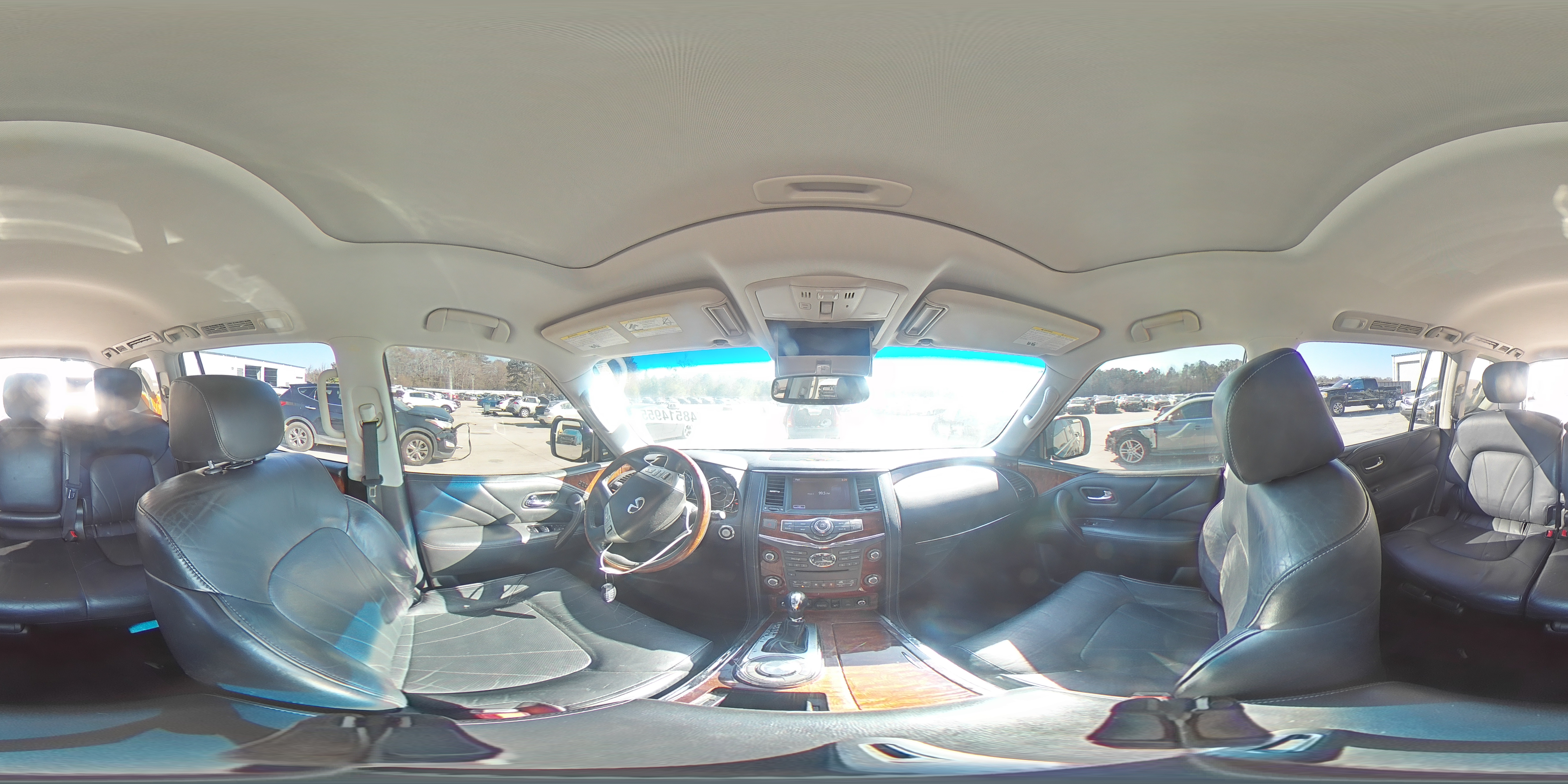 2015 Infiniti QX80 - Image 12