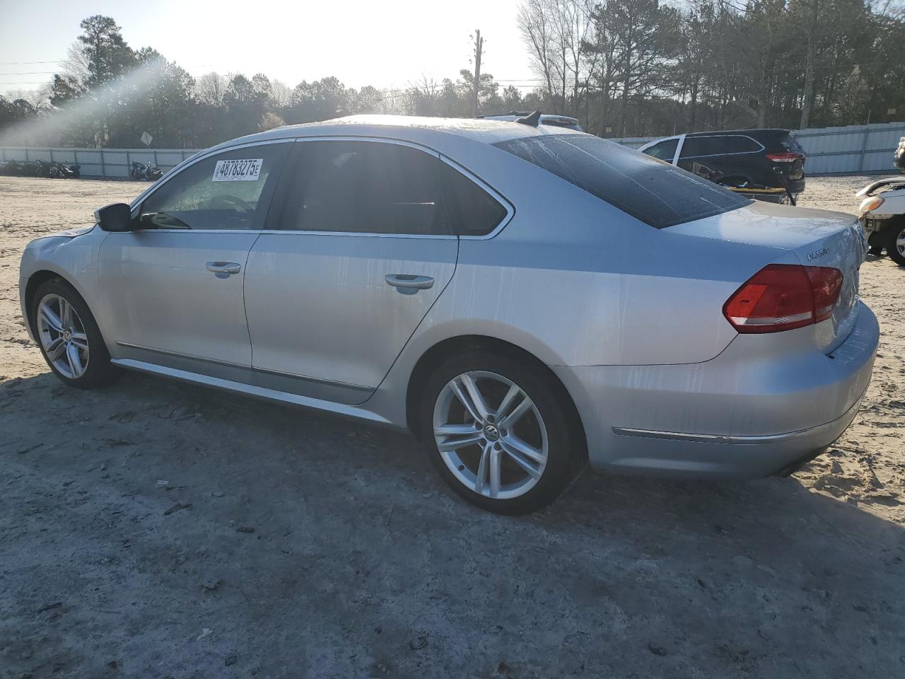 2015 Volkswagen Passat - Image 2