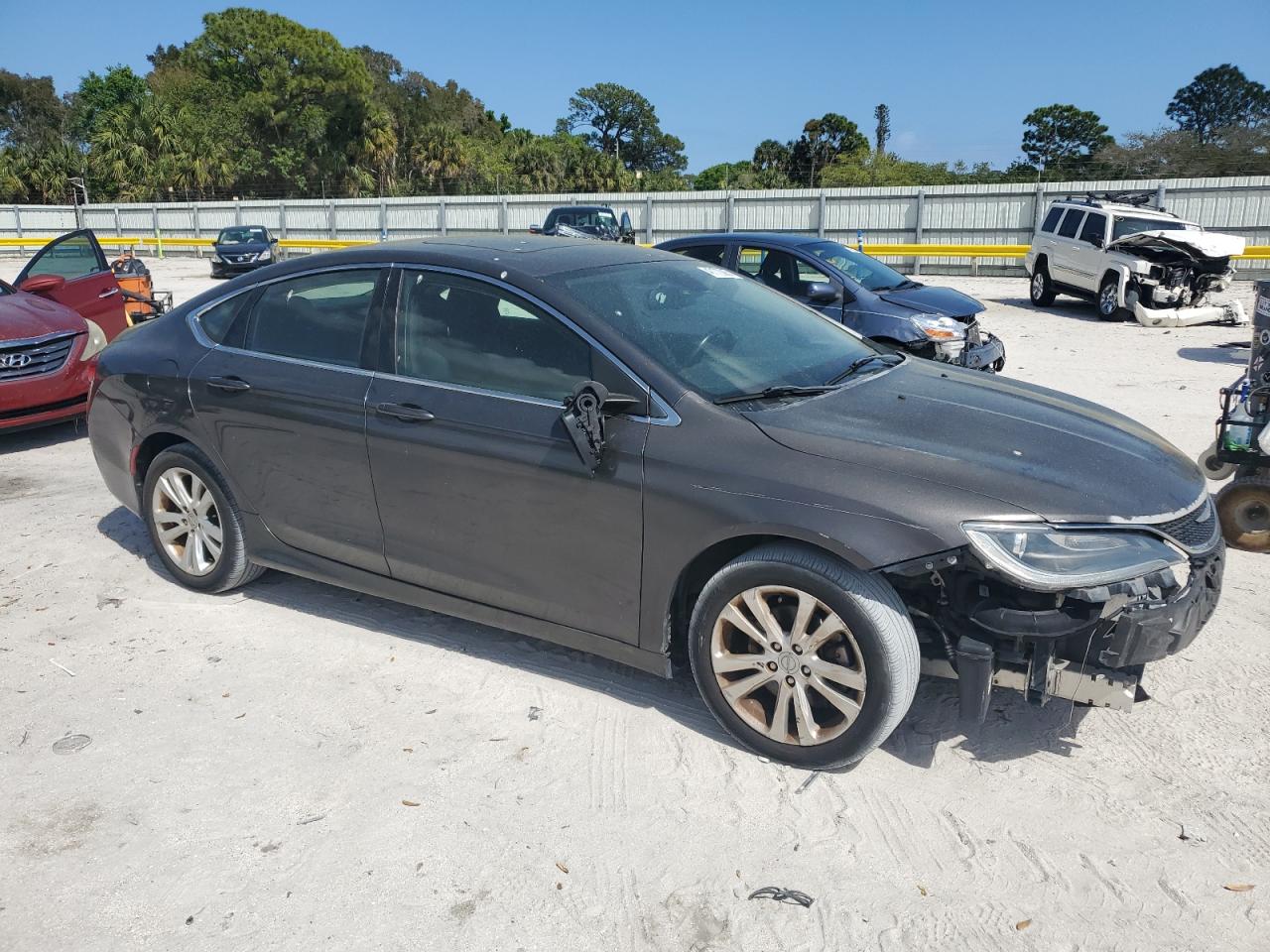 2015 Chrysler 200 - Image 4