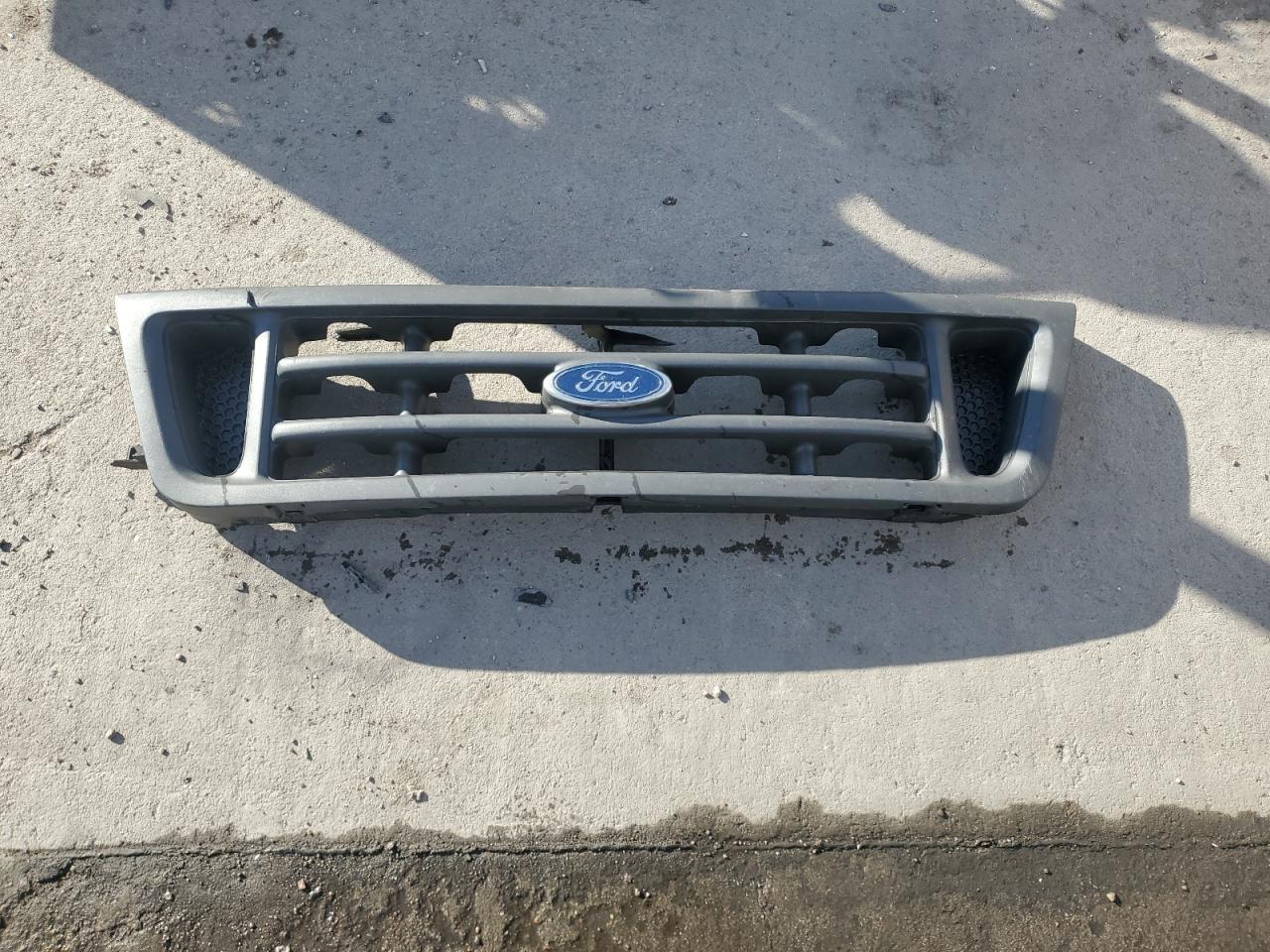 2005 Ford Econoline - Image 13