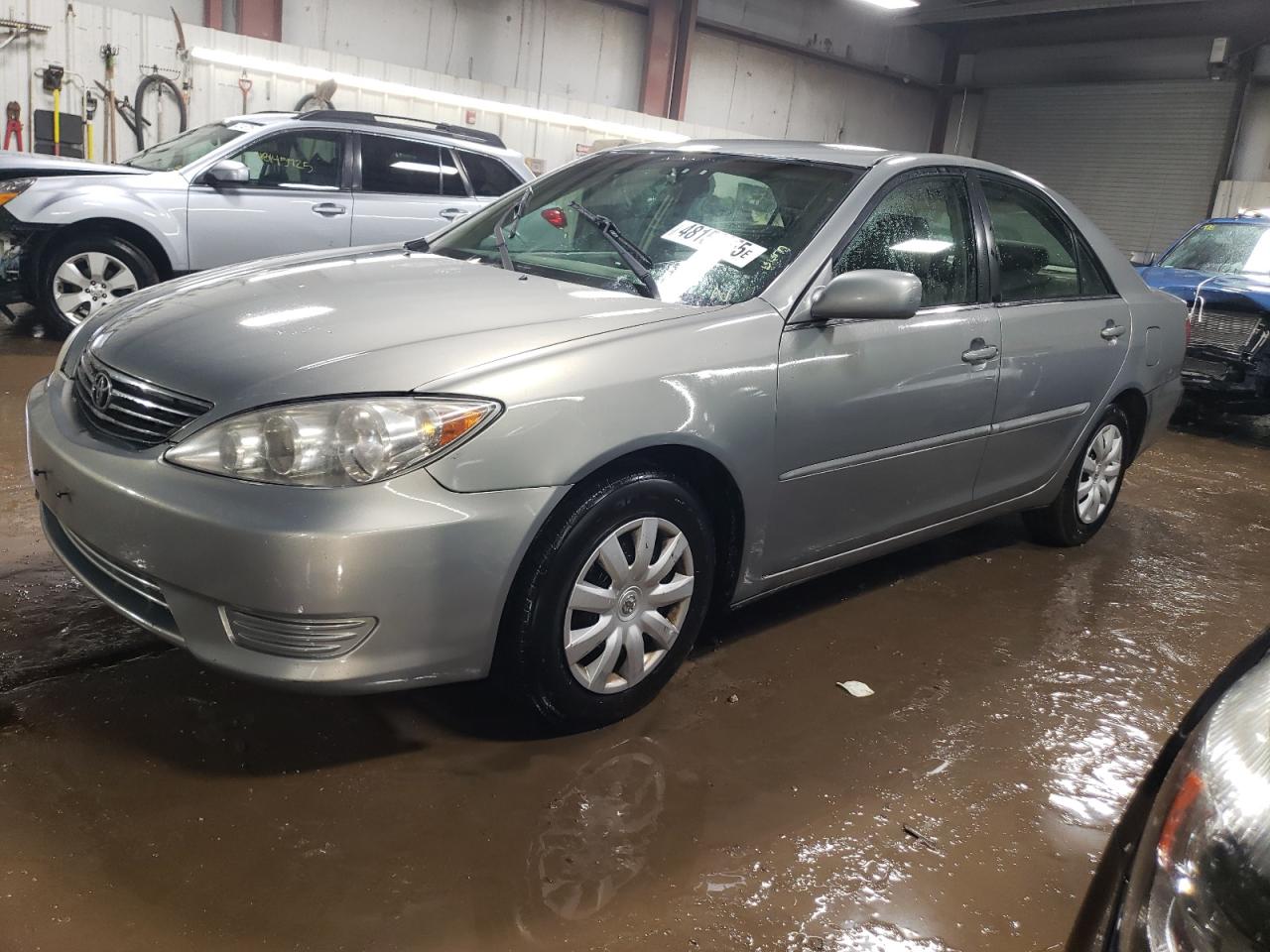 2005 Toyota Camry Le de vânzare în Elgin, IL - Burn - Engine