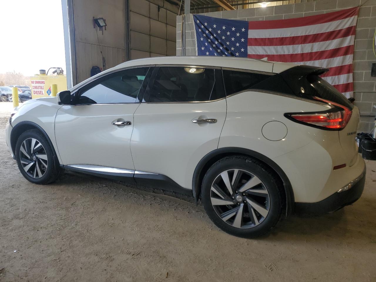 2015 Nissan Murano - Image 2