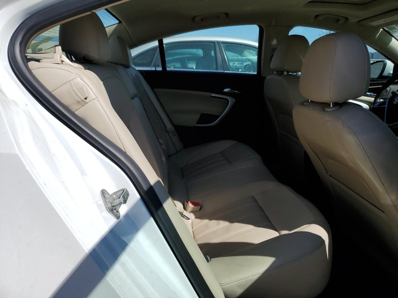 2013 Buick Regal - Image 10