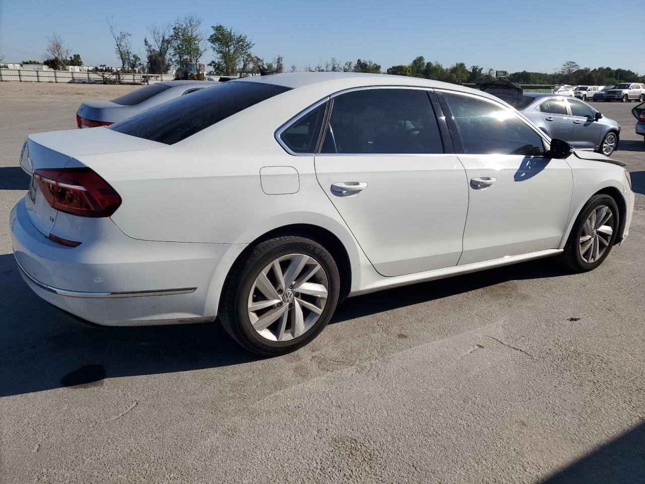 2018 Volkswagen Passat - Image 3