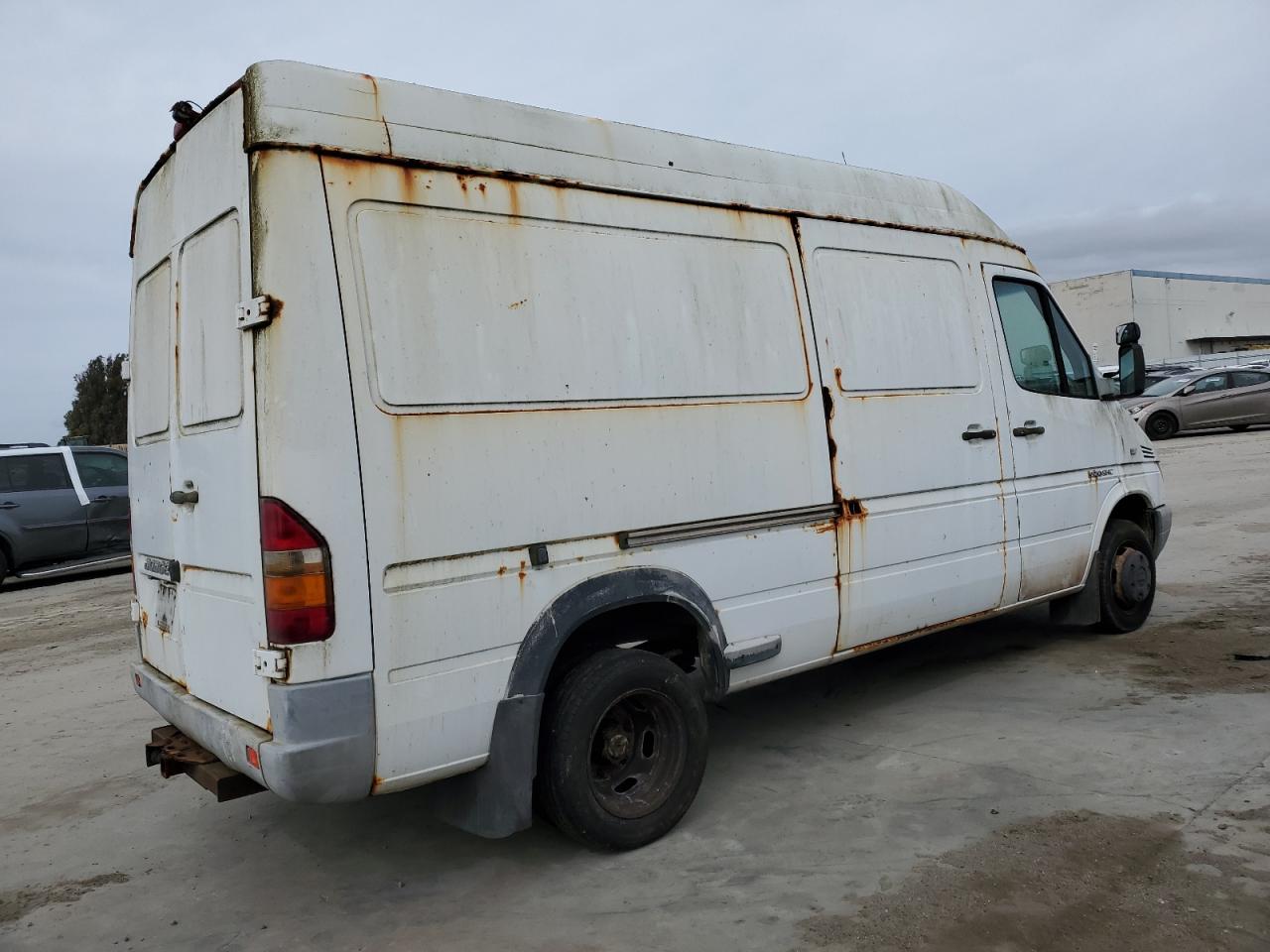 2005 Dodge Sprinter - Image 3