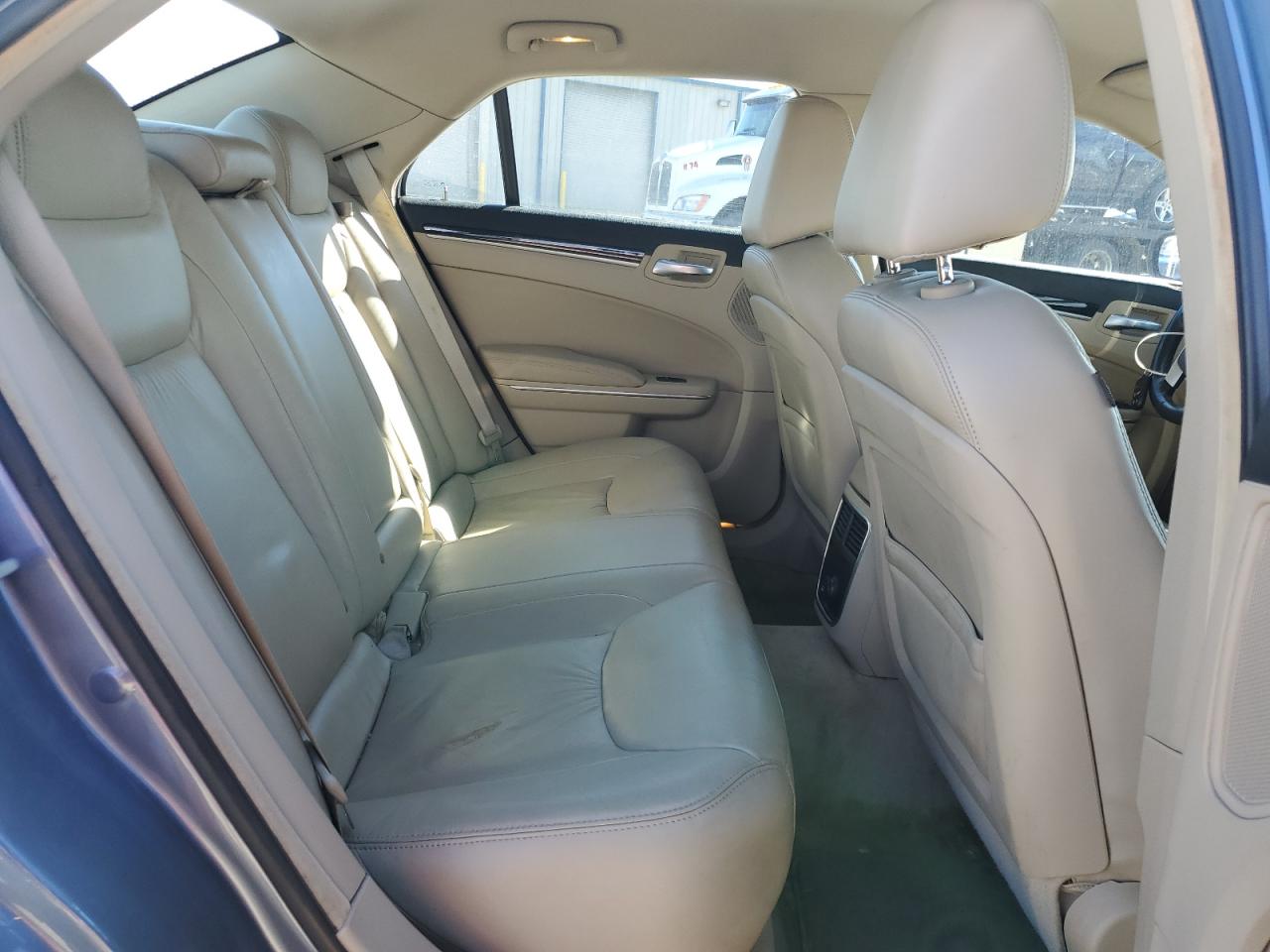 2011 Chrysler 300 - Image 10