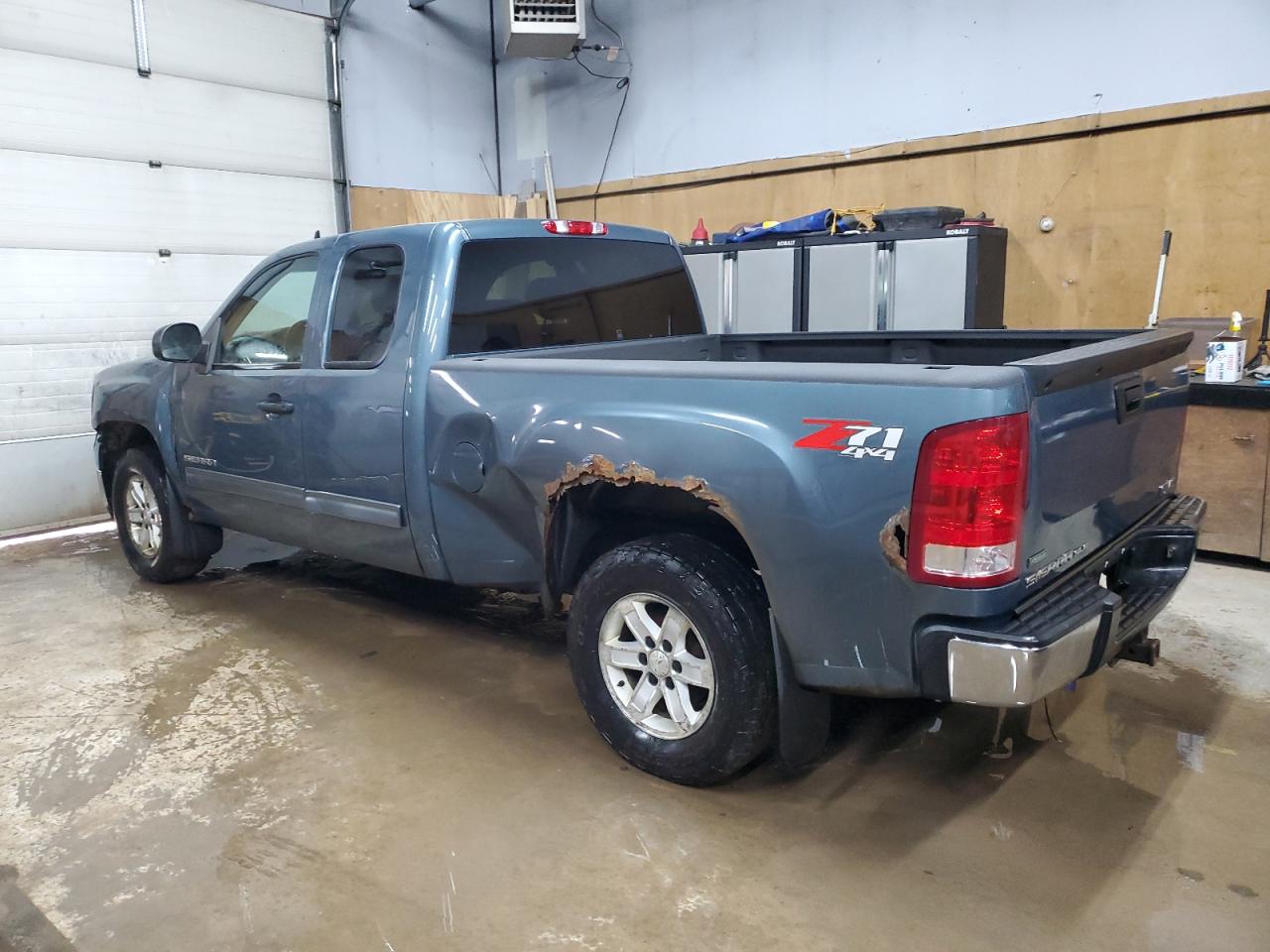 2010 GMC Sierra - Image 2