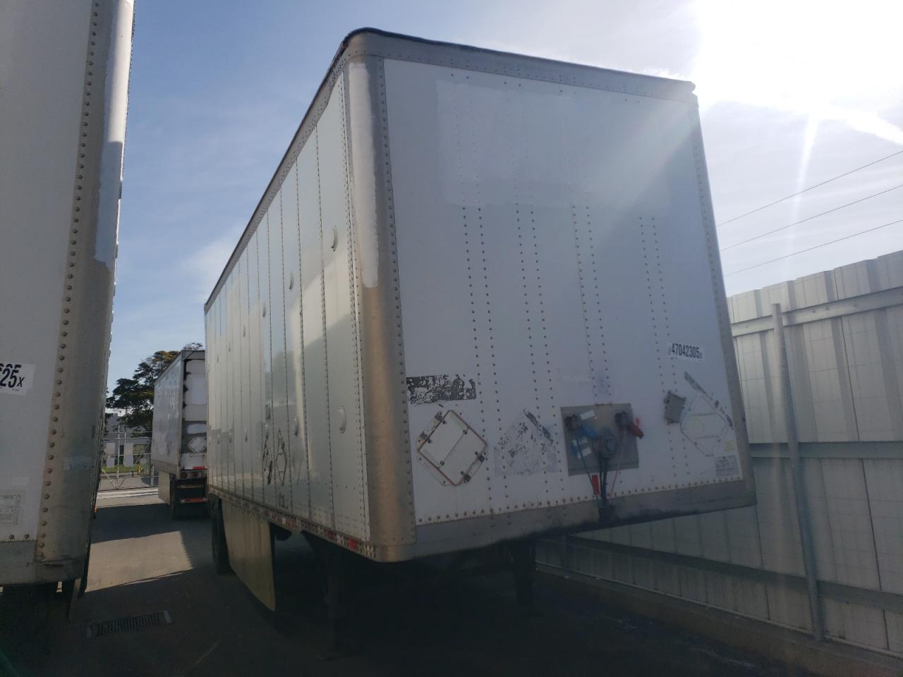 2006 Wabash 28 Dry Van Trailer продається в Hayward, CA - Minor Dent/Scratches