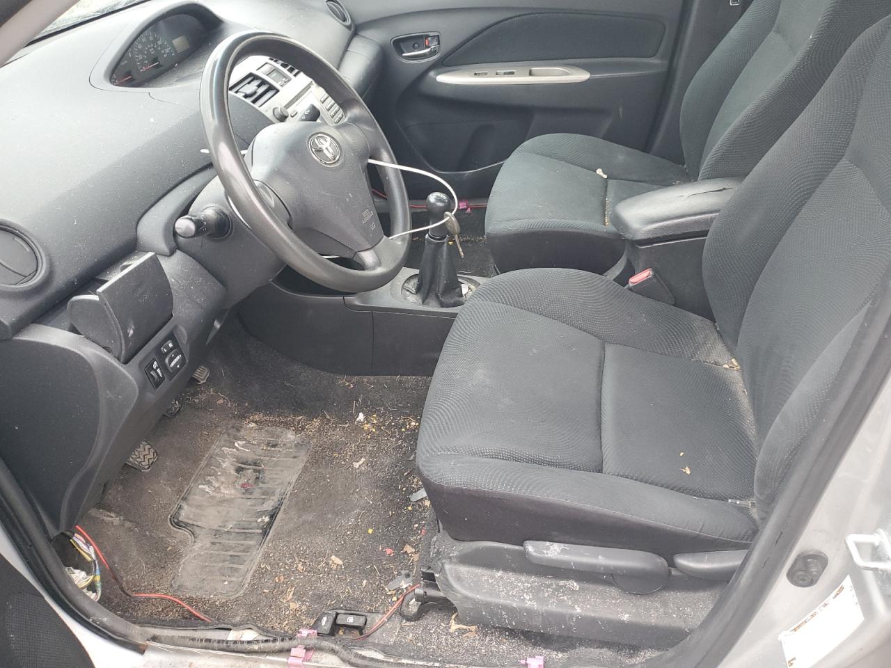 2010 Toyota Yaris - Image 7