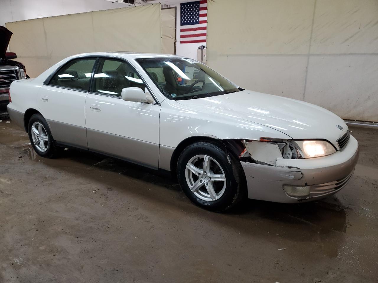 1999 Lexus ES - Image 4
