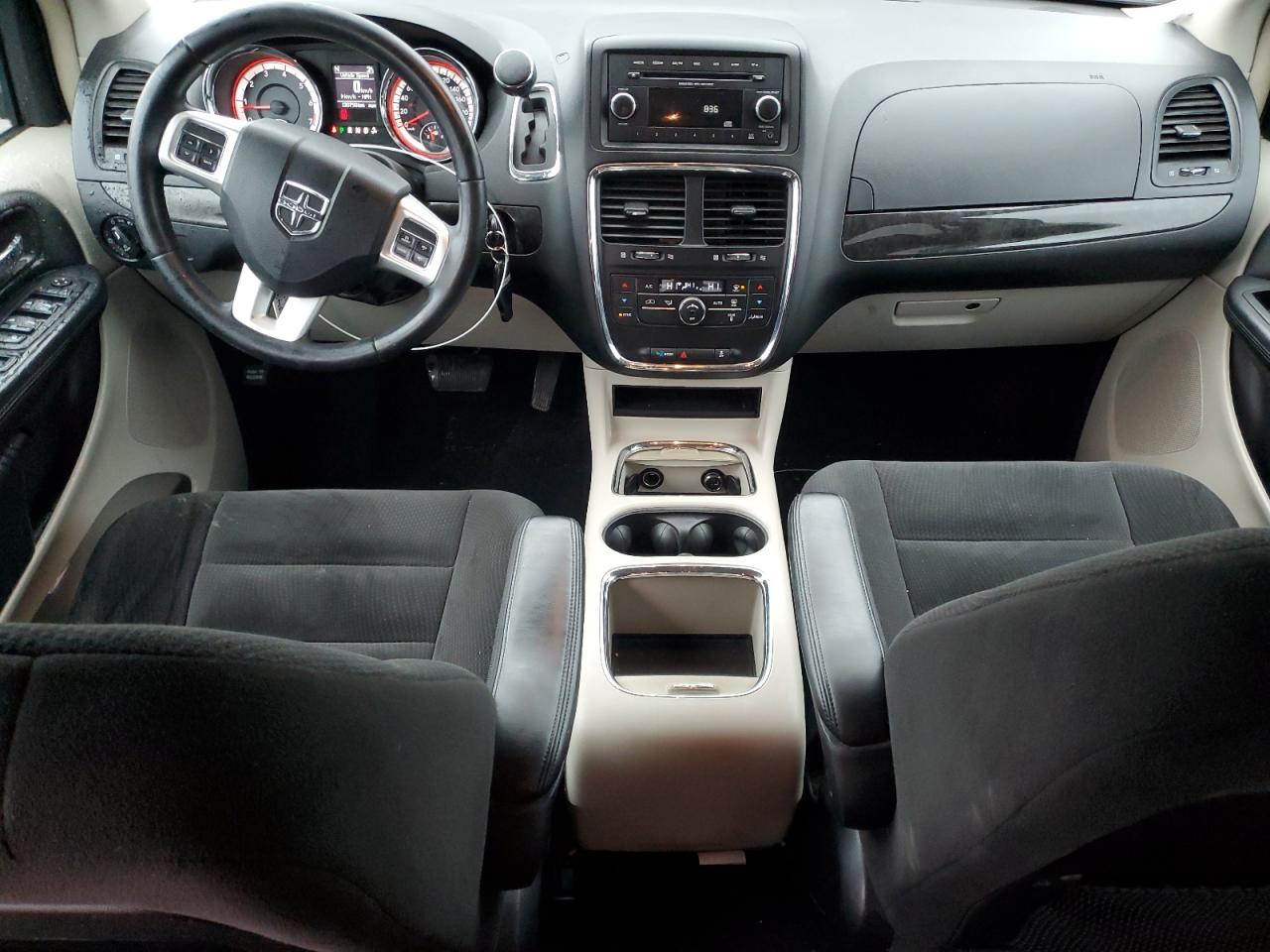 2016 Dodge Caravan - Image 8