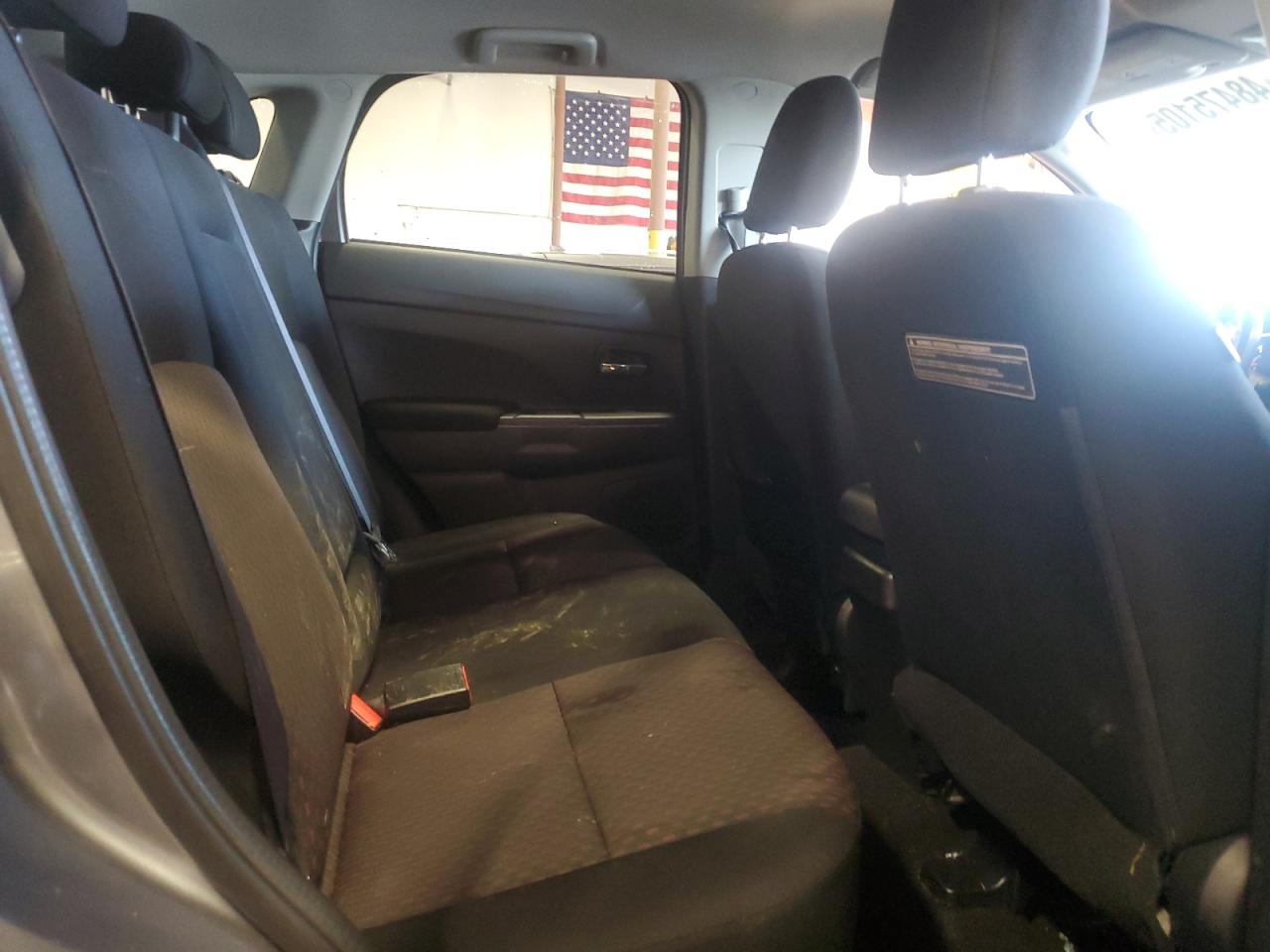 2018 Mitsubishi Outlander - Image 11