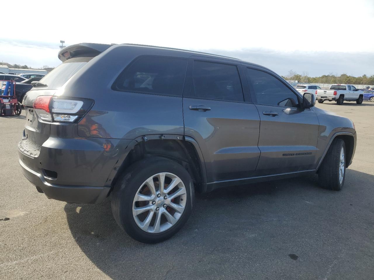 2018 Jeep Grand Cherokee - Image 3