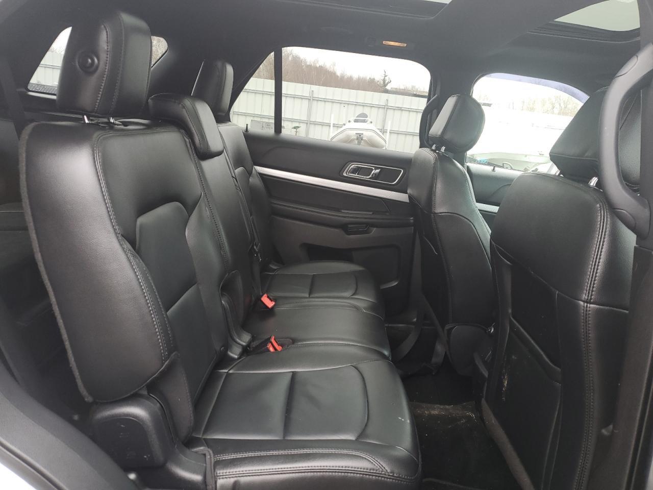 2016 Ford Explorer - Image 11