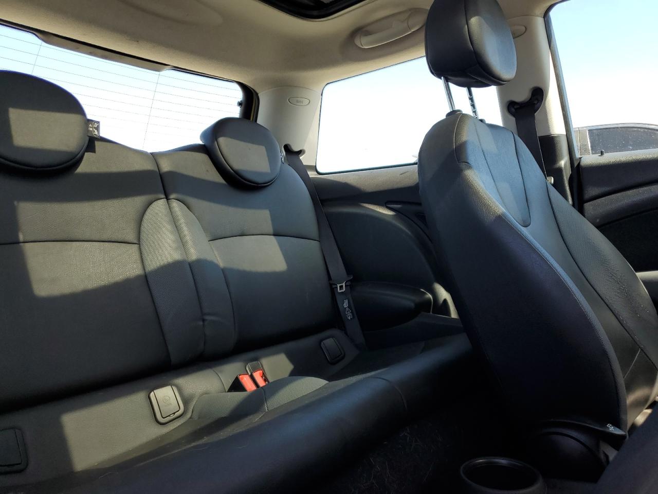 2010 MINI Cooper - Image 10